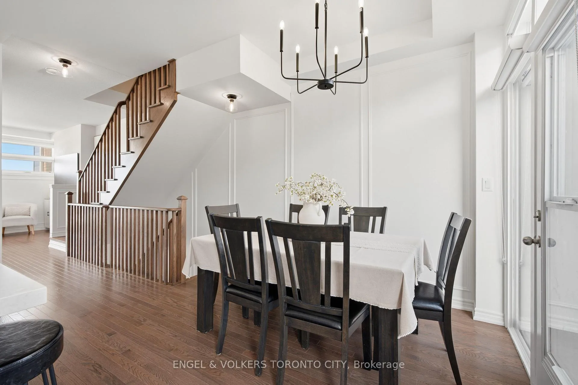 Photo 8 of 43 Holyrood Crescent, Vaughan, Kleinburg — HOMEH