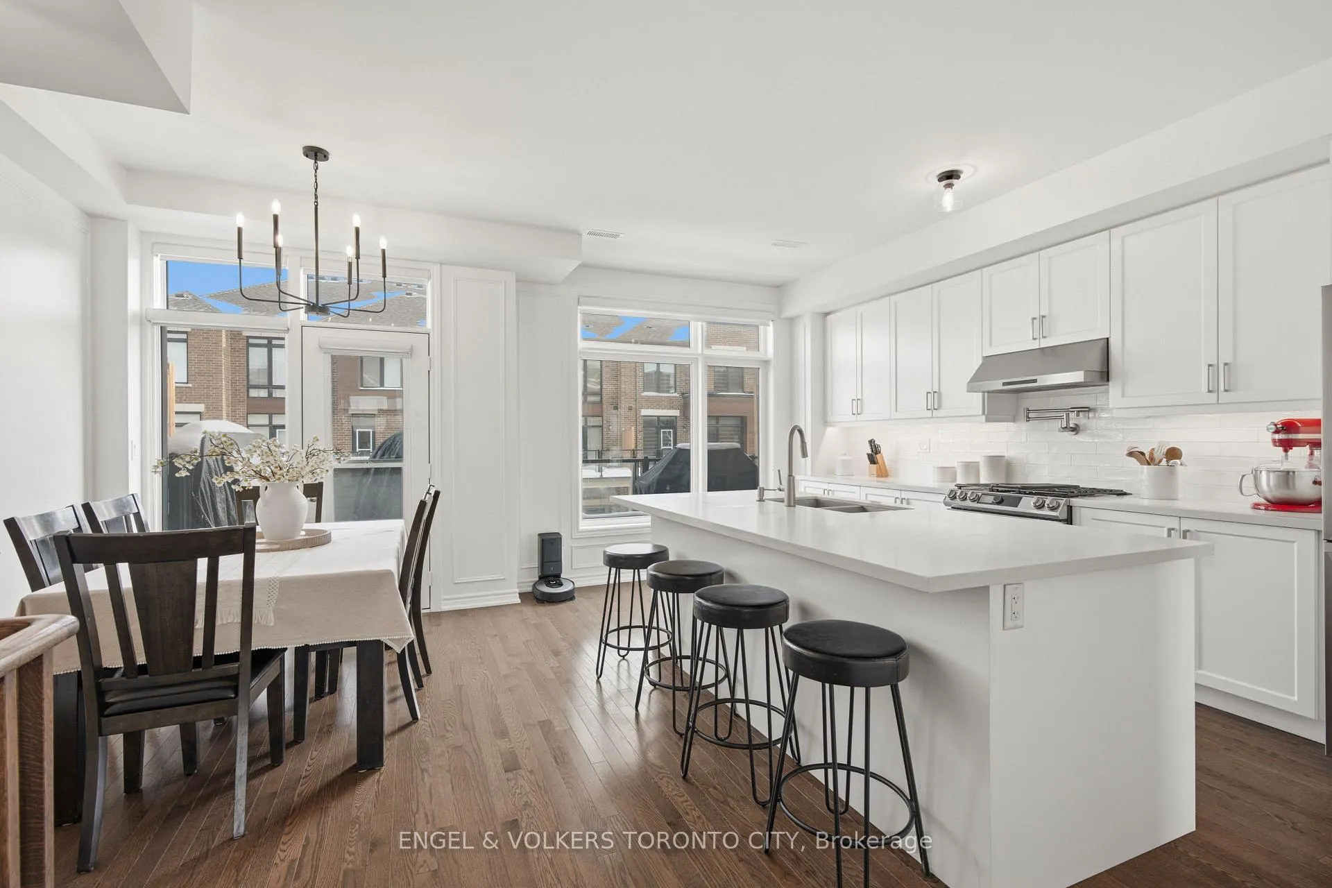 Photo 10 of 43 Holyrood Crescent, Vaughan, Kleinburg — HOMEH