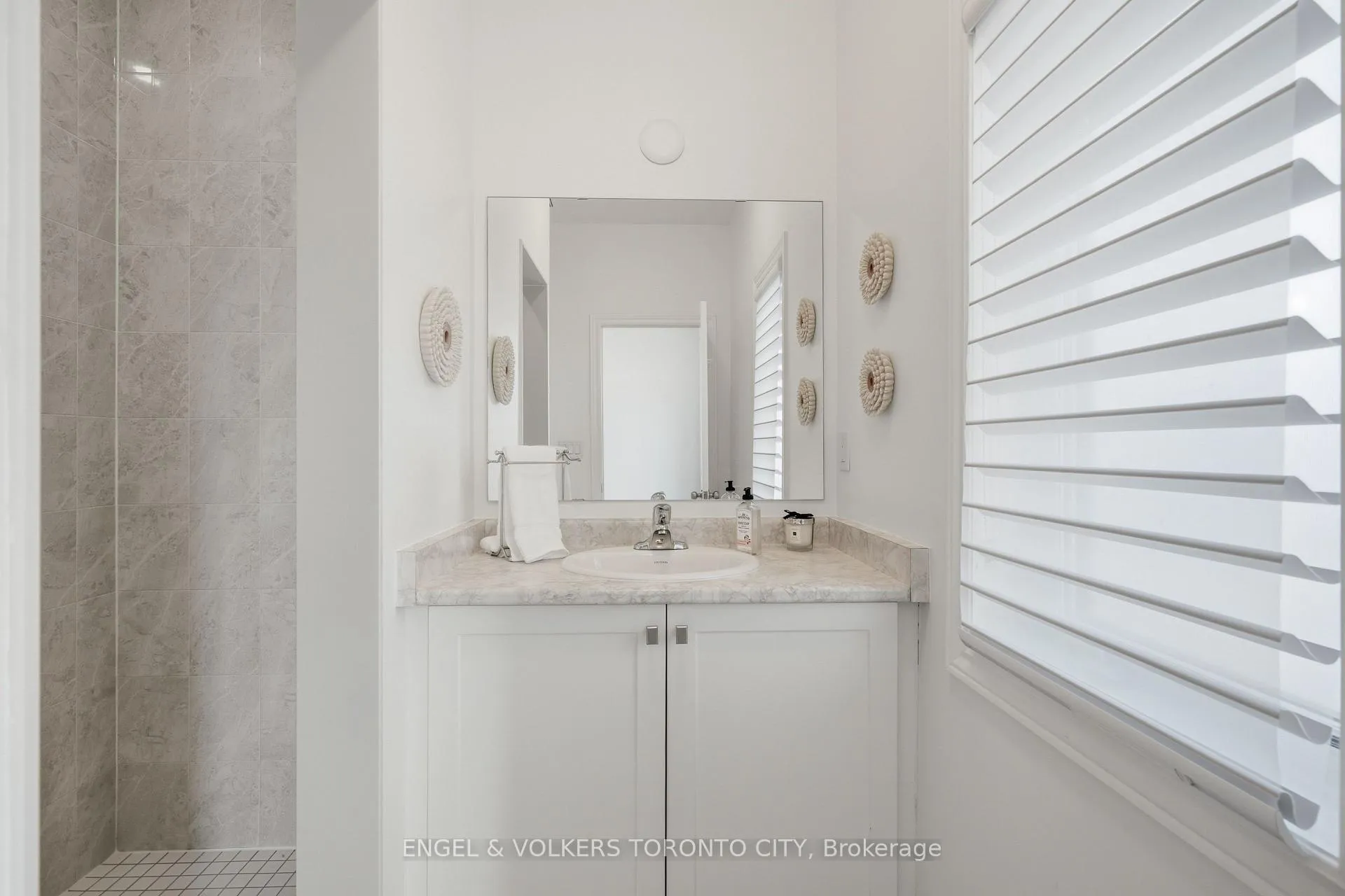 Photo 23 of 43 Holyrood Crescent, Vaughan, Kleinburg — HOMEH
