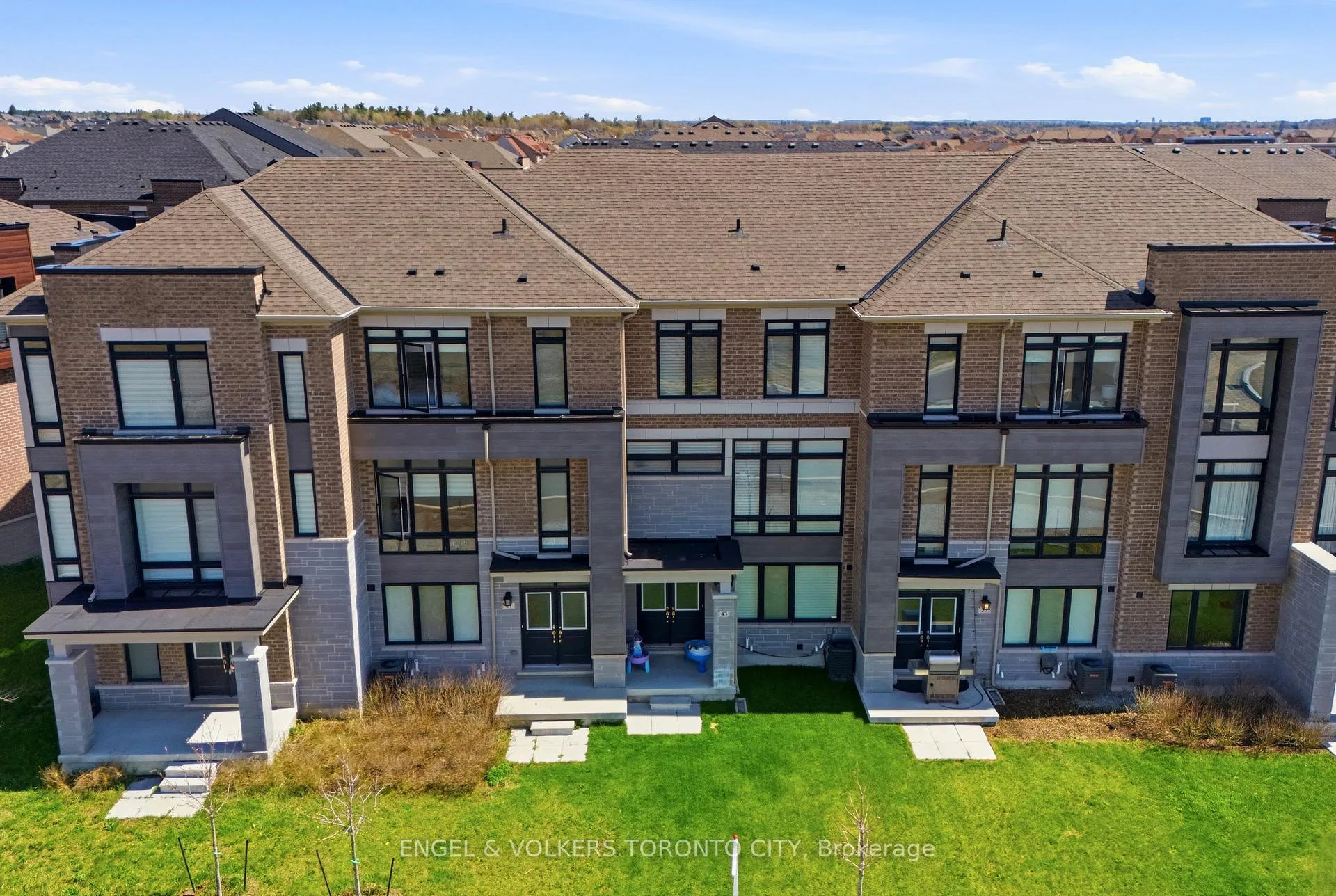 Photo 34 of 43 Holyrood Crescent, Vaughan, Kleinburg — HOMEH