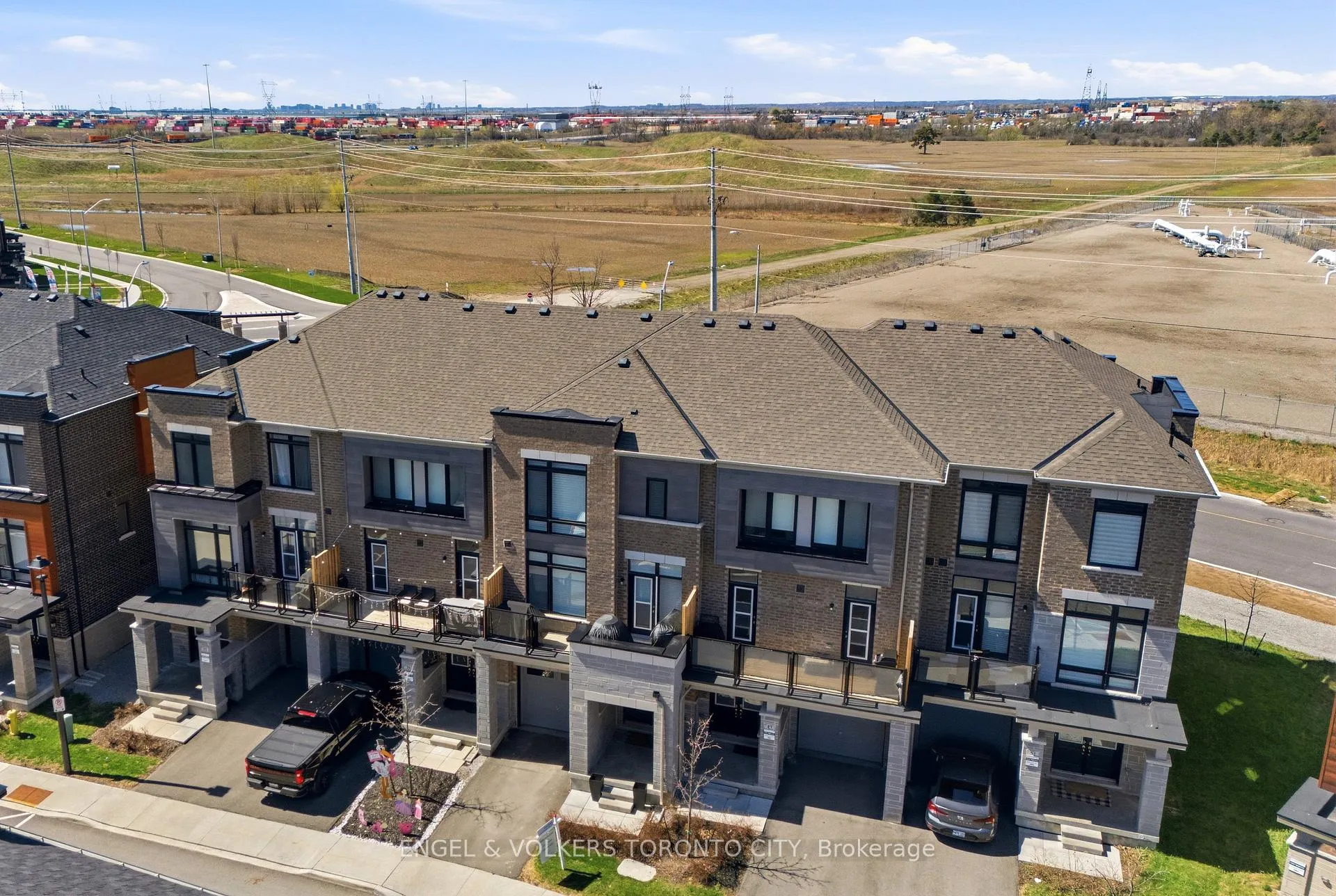 Photo 35 of 43 Holyrood Crescent, Vaughan, Kleinburg — HOMEH