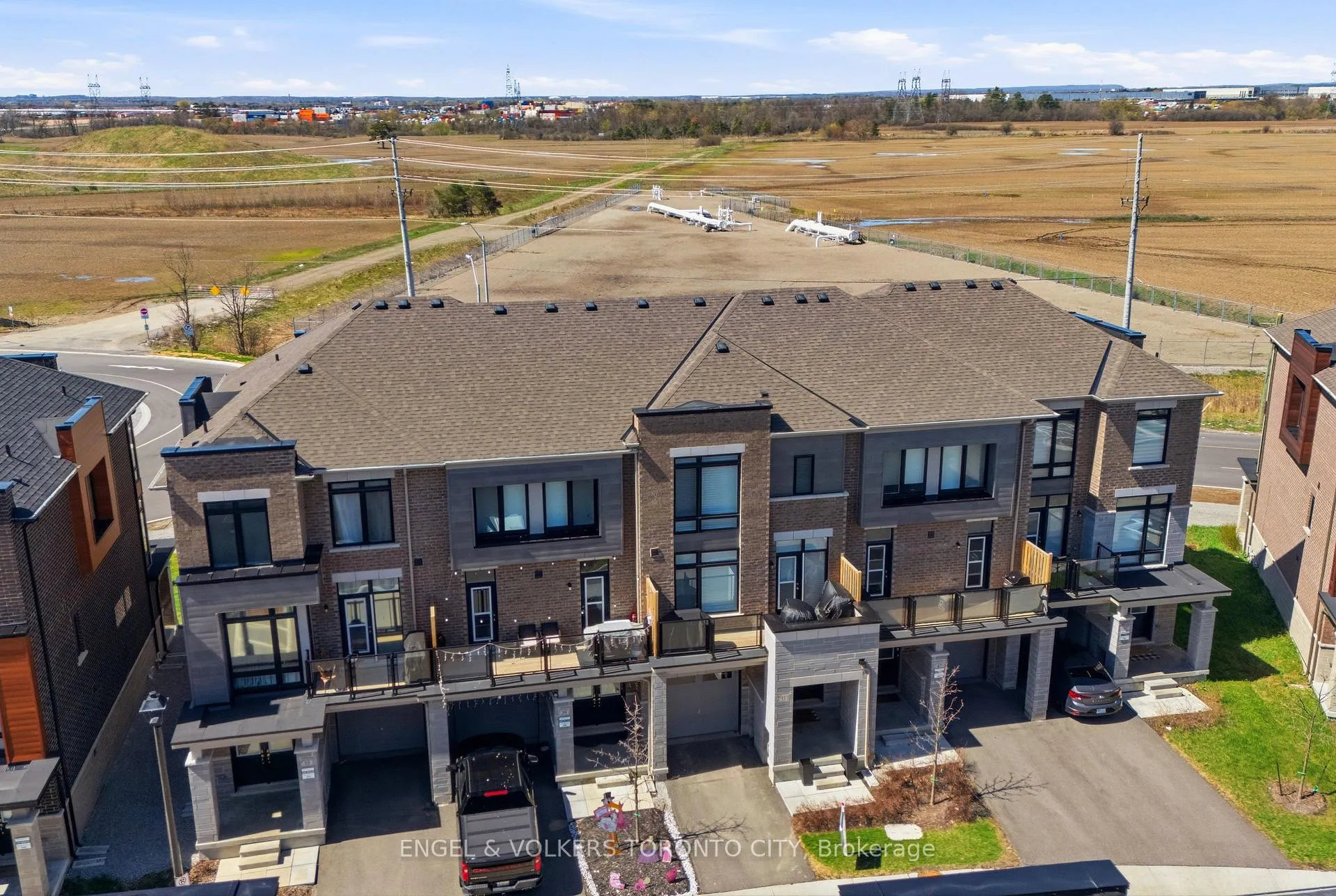 Photo 36 of 43 Holyrood Crescent, Vaughan, Kleinburg — HOMEH