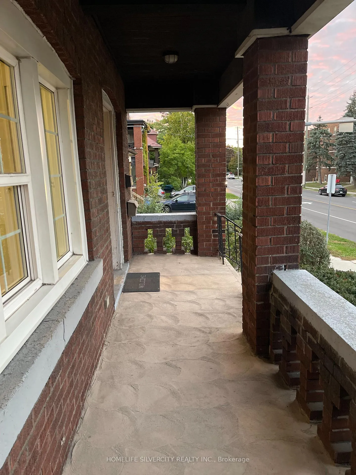 Photo 2 of 435 Aberdeen Avenue, Hamilton, Kirkendall — HOMEH
