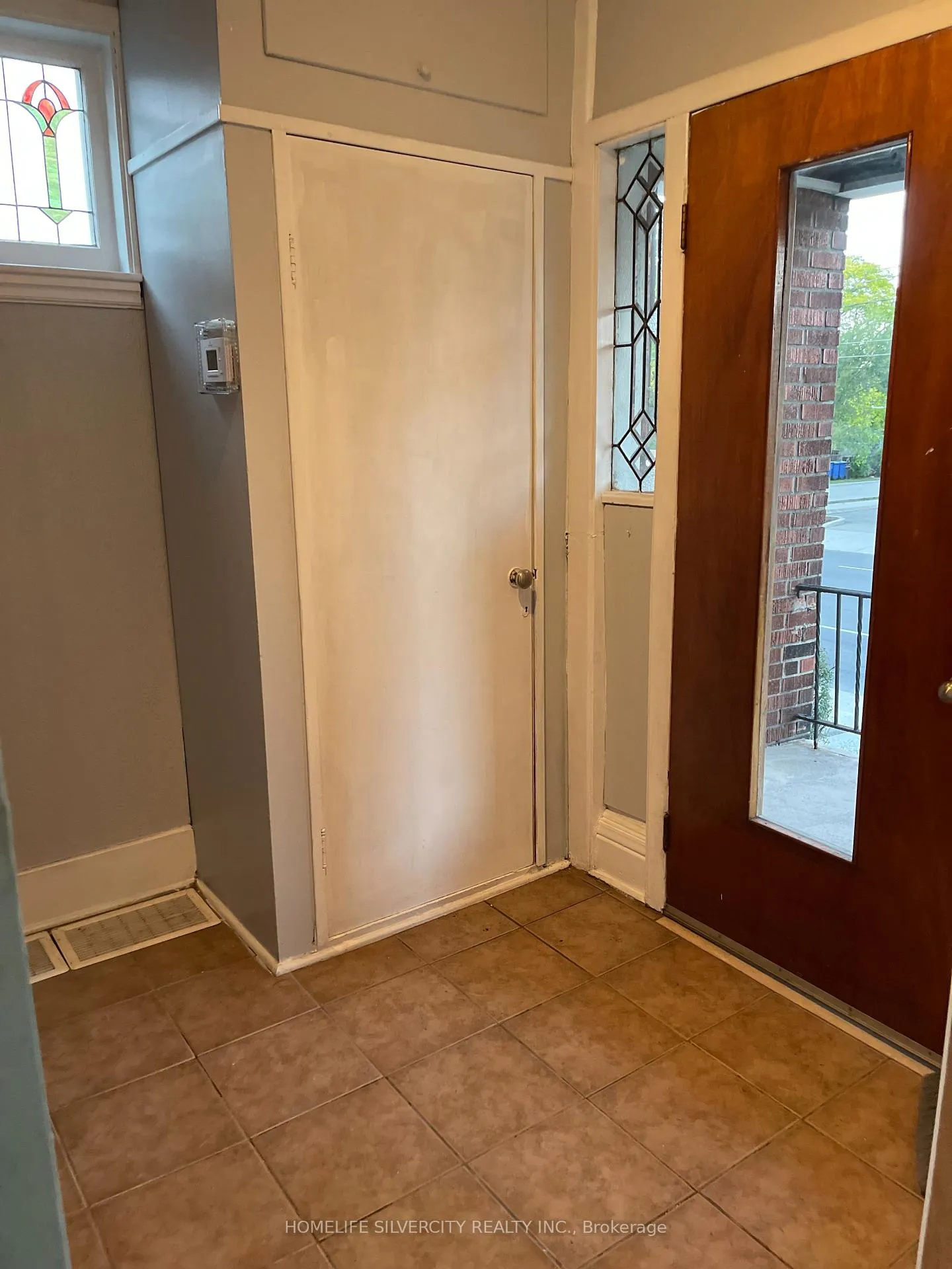 Photo 3 of 435 Aberdeen Avenue, Hamilton, Kirkendall — HOMEH