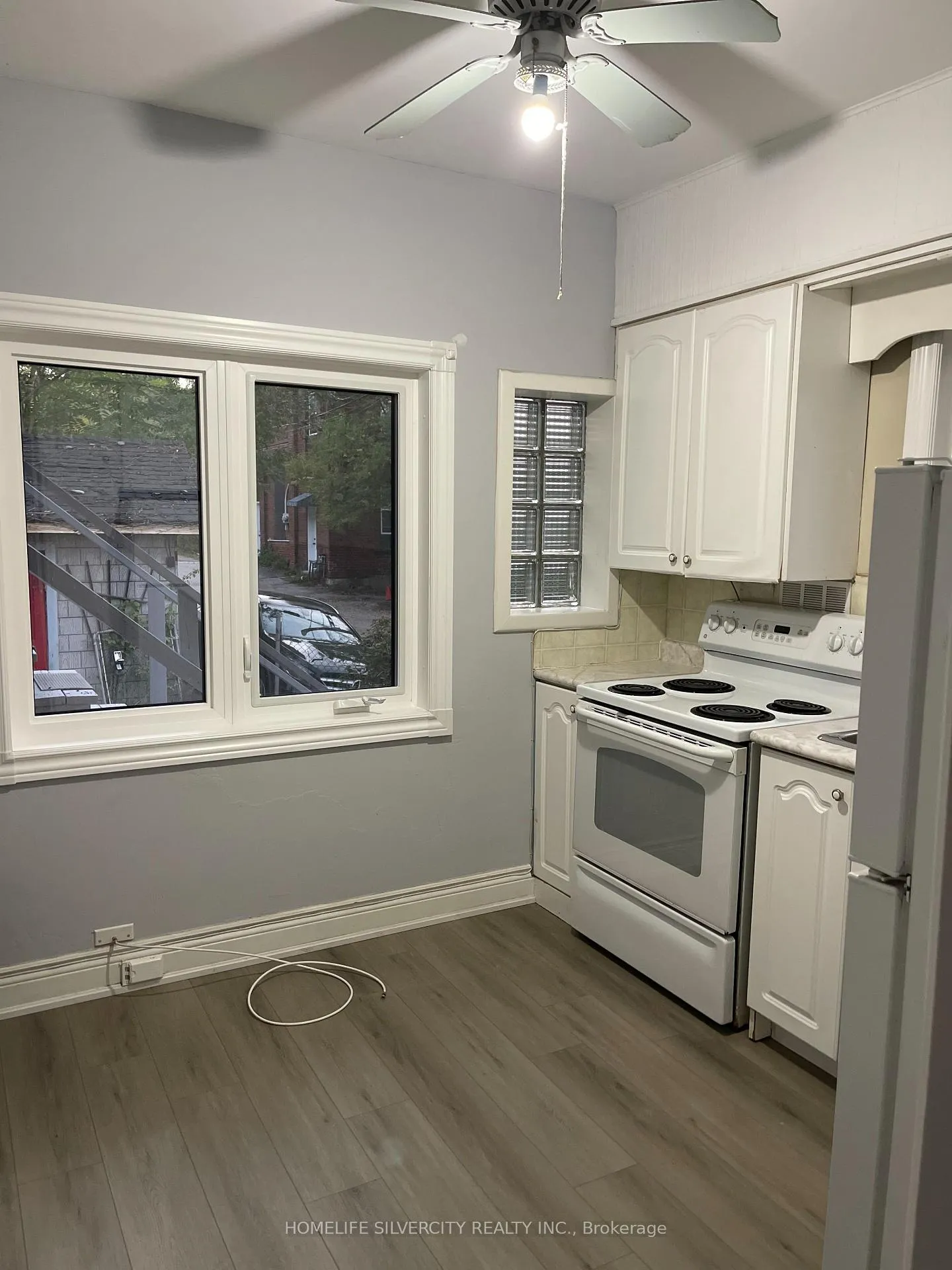 Photo 4 of 435 Aberdeen Avenue, Hamilton, Kirkendall — HOMEH