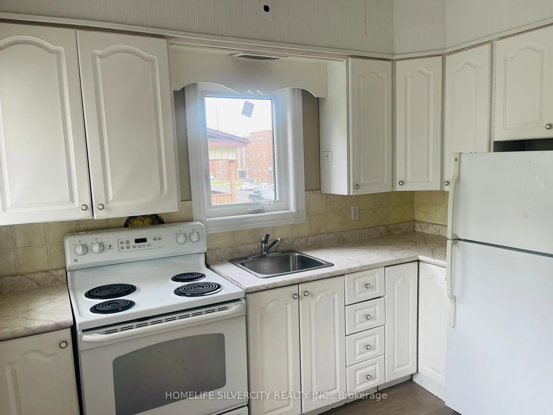 Photo 5 of 435 Aberdeen Avenue, Hamilton, Kirkendall — HOMEH