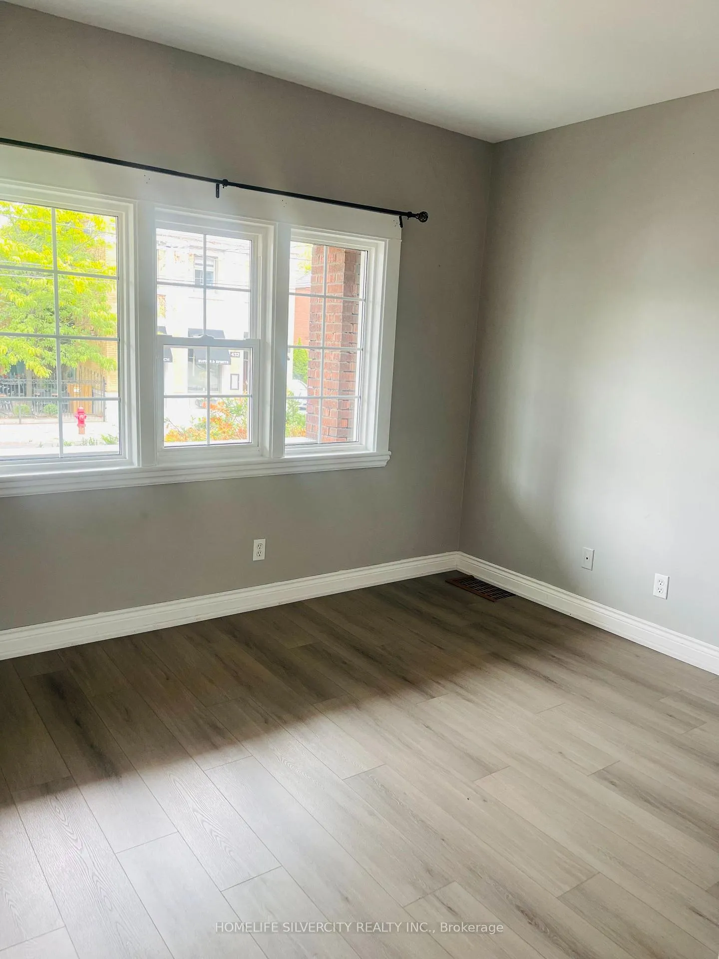 Photo 9 of 435 Aberdeen Avenue, Hamilton, Kirkendall — HOMEH