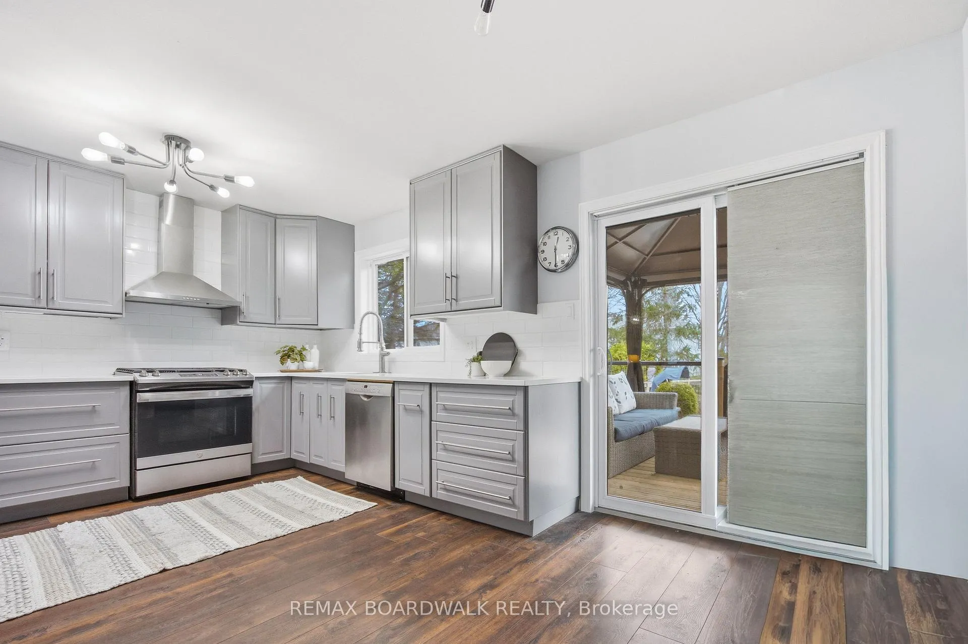 Photo 13 of 33 Treelawn Boulevard, Perth — HOMEH