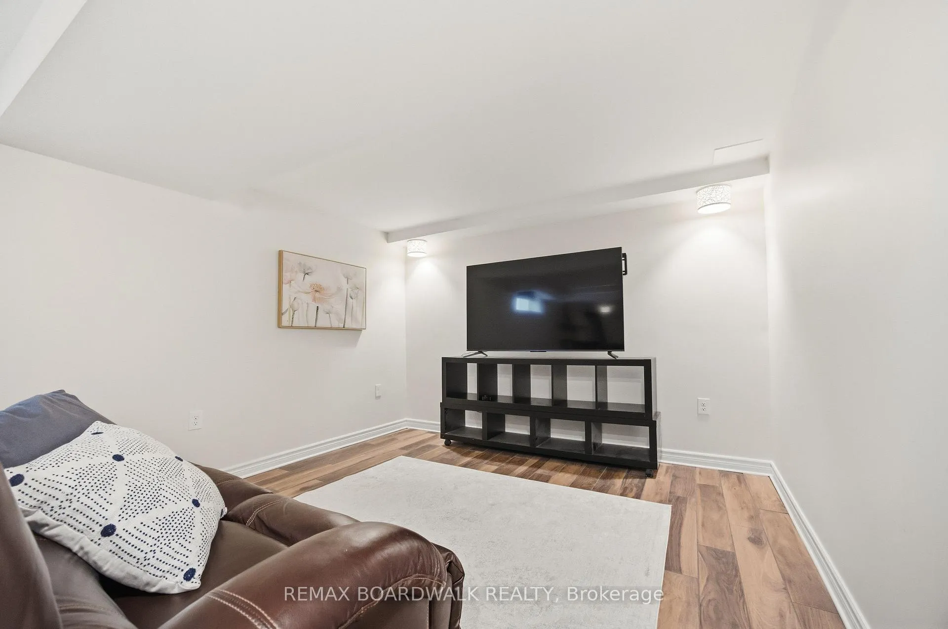 Photo 25 of 33 Treelawn Boulevard, Perth — HOMEH