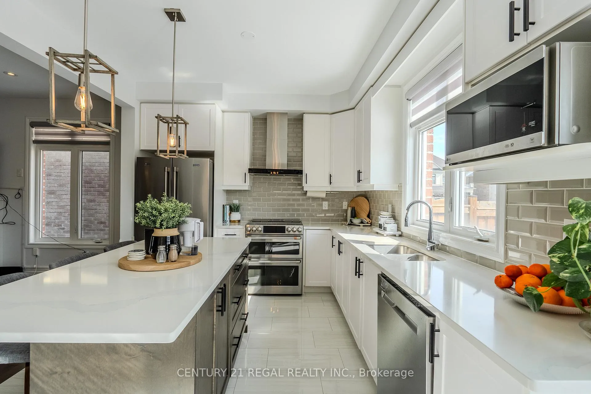 Photo 3 of 25 Elysian Fields Circle, Brampton, Bram West — HOMEH