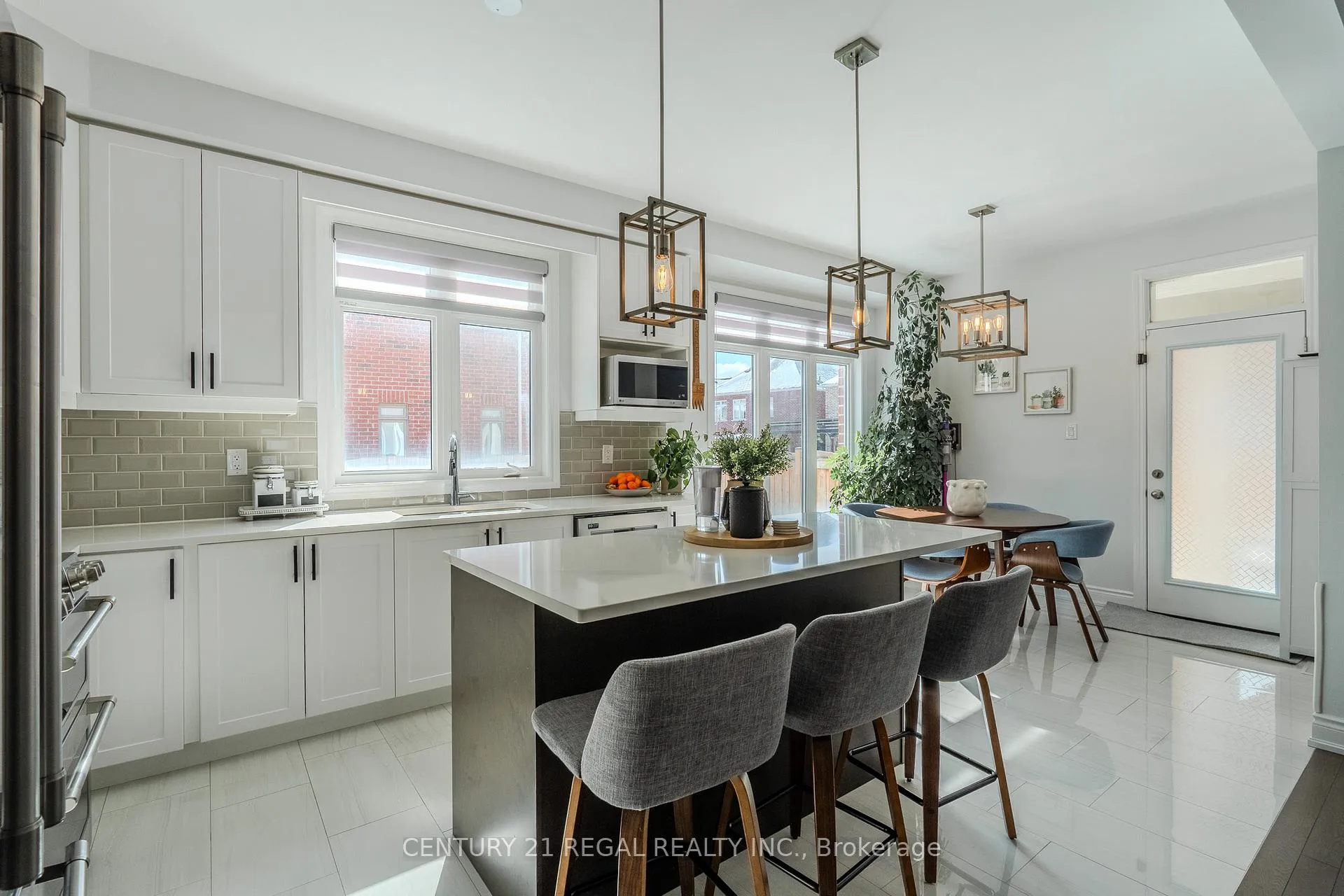 Photo 4 of 25 Elysian Fields Circle, Brampton, Bram West — HOMEH