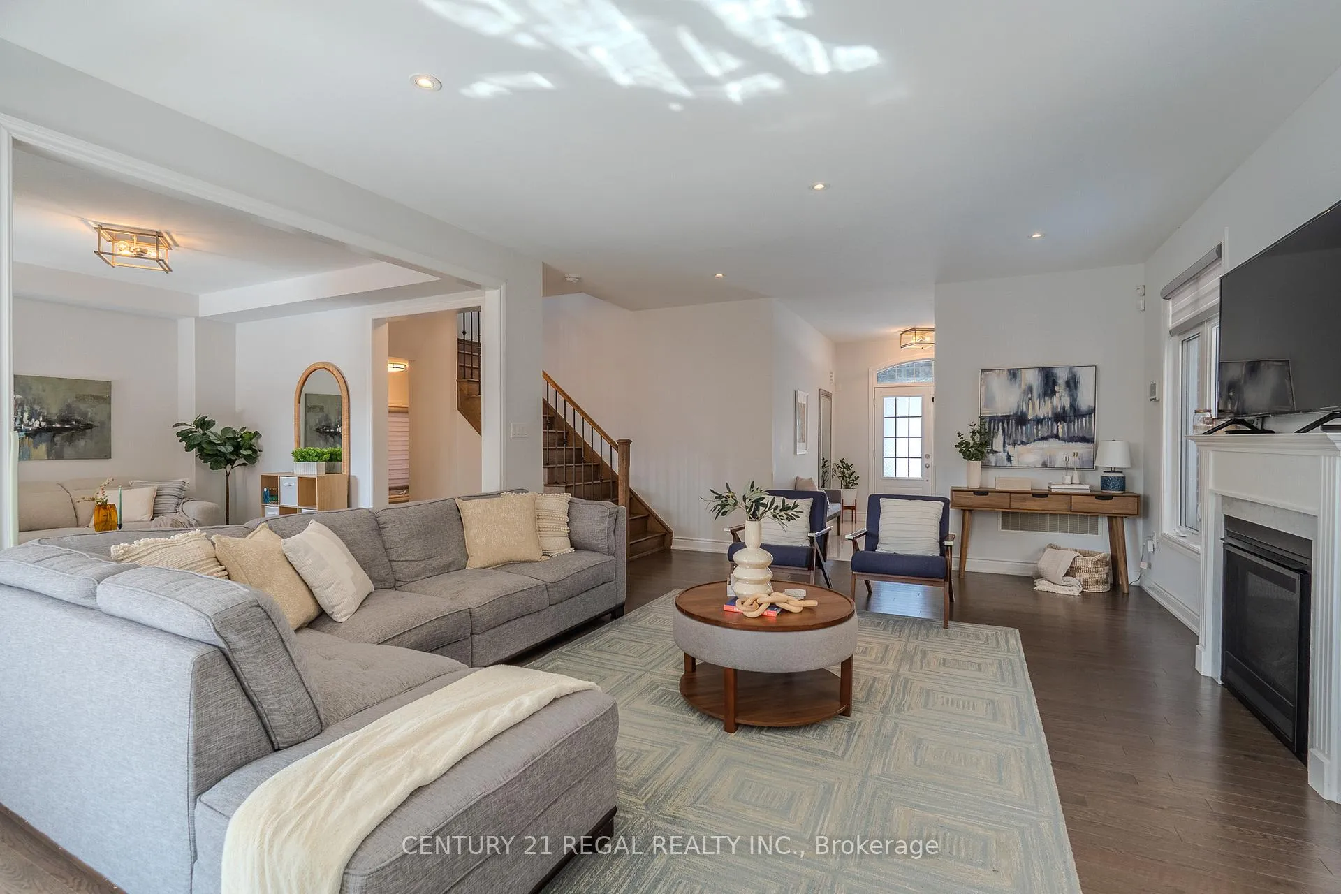 Photo 7 of 25 Elysian Fields Circle, Brampton, Bram West — HOMEH