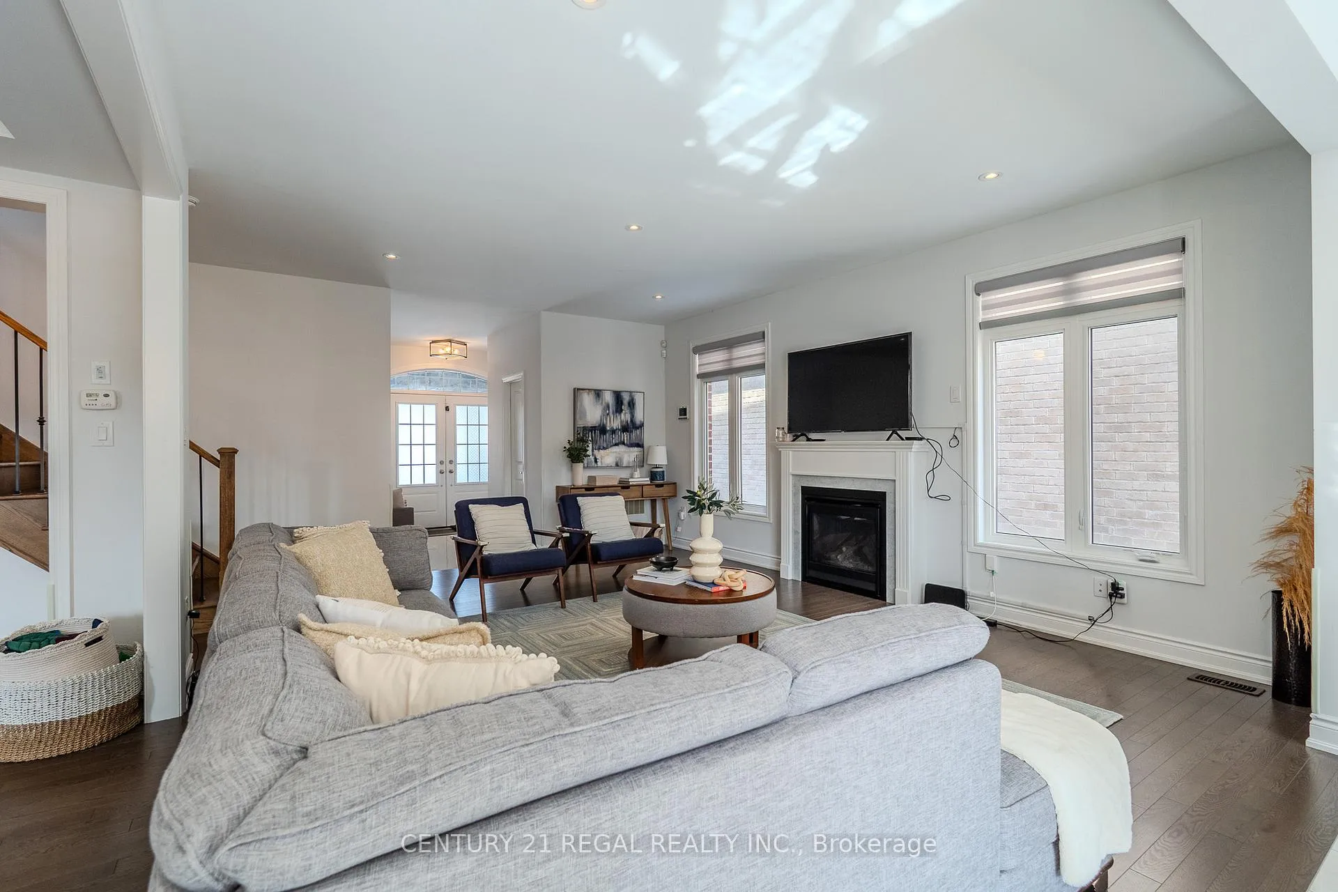 Photo 8 of 25 Elysian Fields Circle, Brampton, Bram West — HOMEH