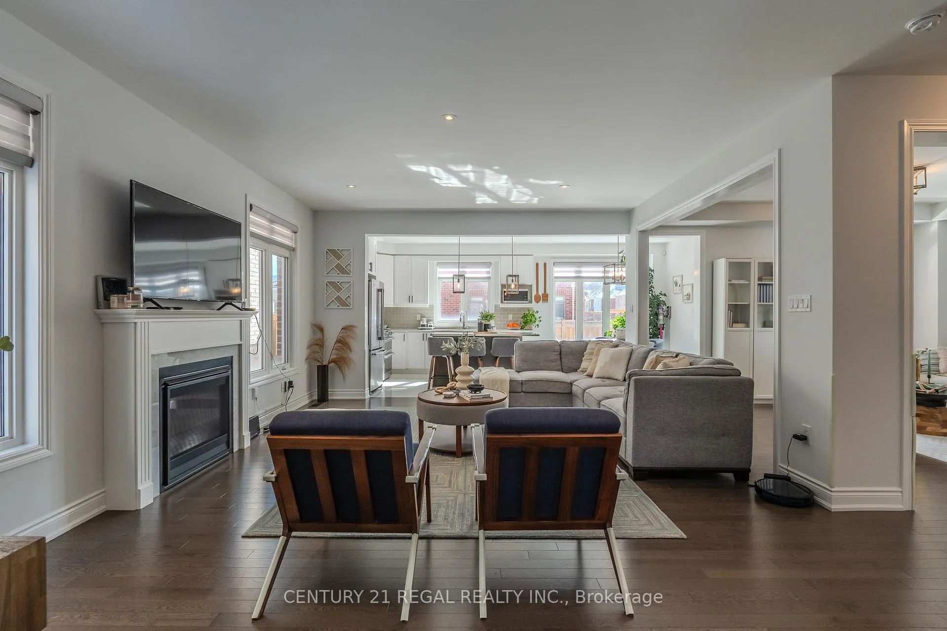 Photo 9 of 25 Elysian Fields Circle, Brampton, Bram West — HOMEH