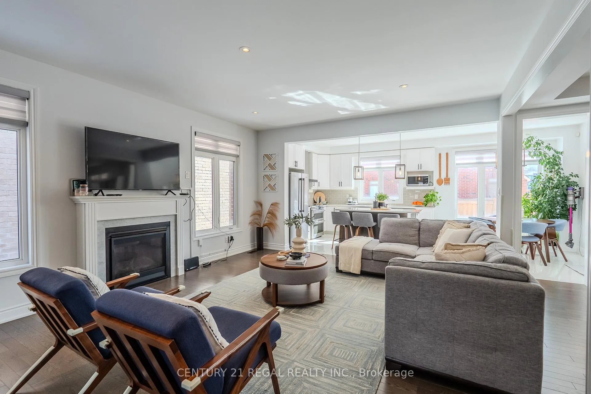 Photo 10 of 25 Elysian Fields Circle, Brampton, Bram West — HOMEH