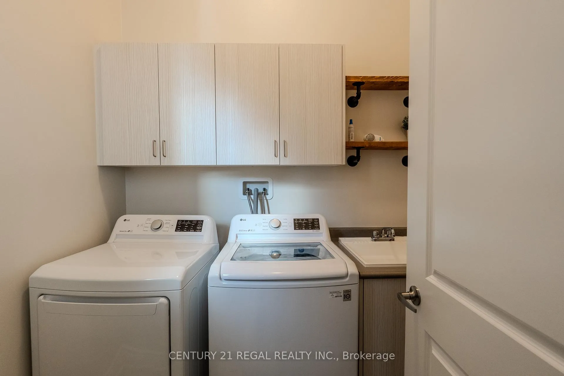 Photo 19 of 25 Elysian Fields Circle, Brampton, Bram West — HOMEH