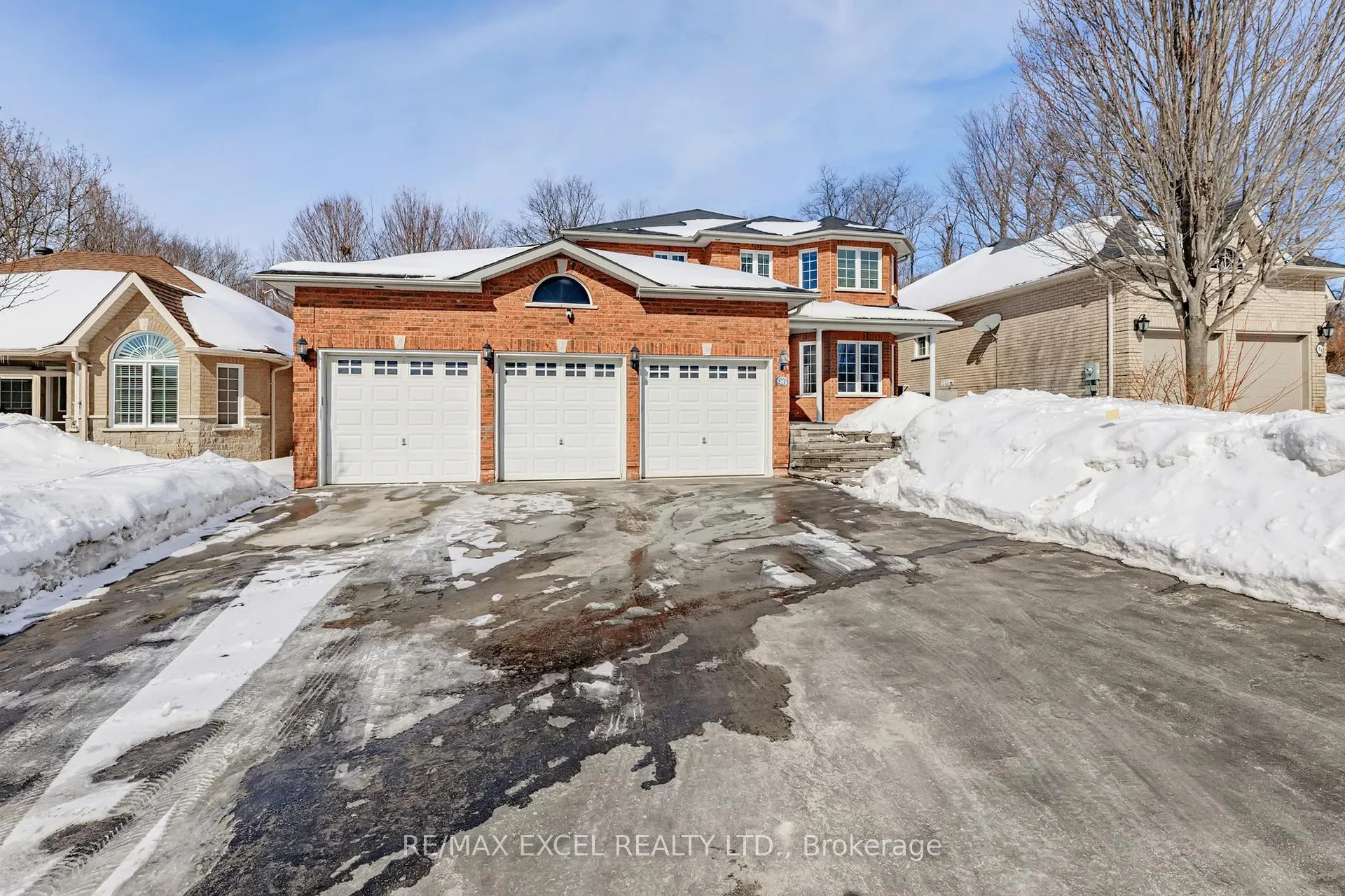 Photo 3 of 96 Ferncroft Drive, Georgina, Keswick North — HOMEH