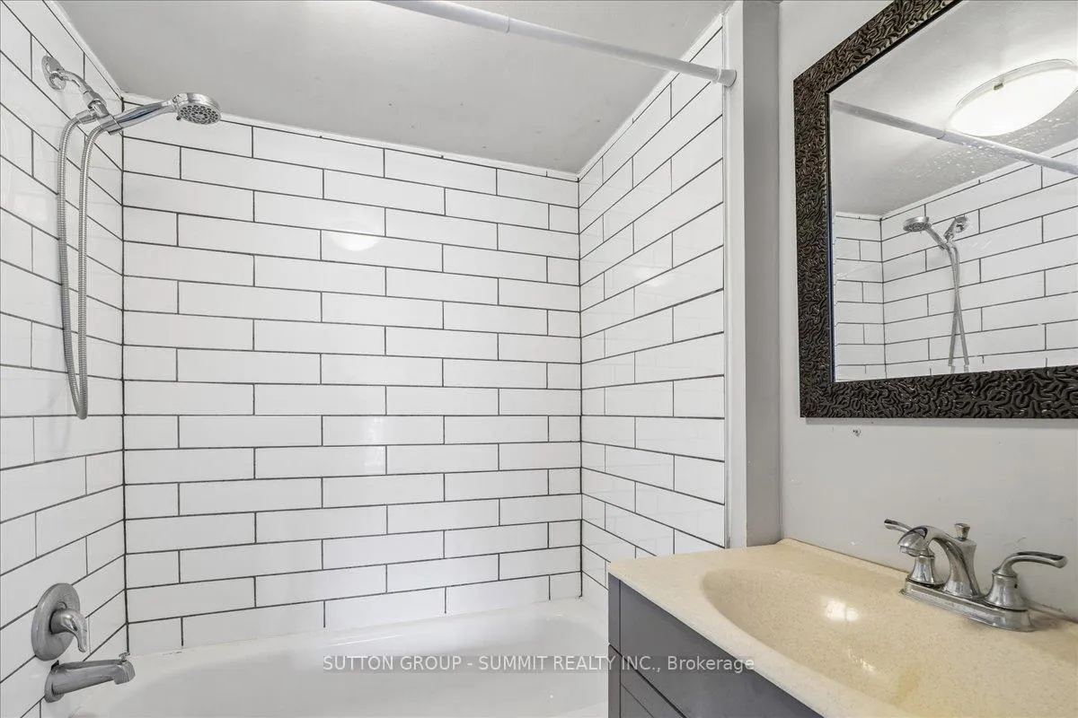 Photo 5 of 155 1/2 Lake Street, St. Catharines, Downtown — HOMEH