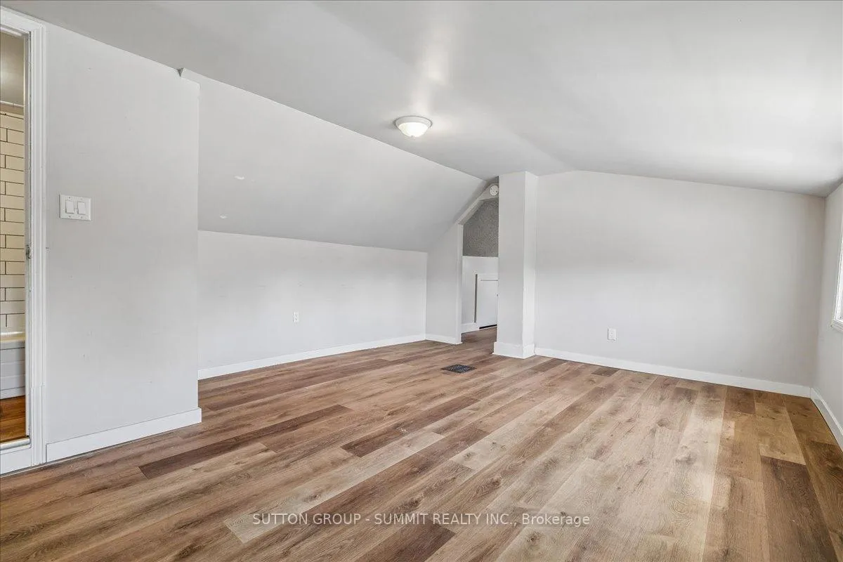 Photo 10 of 155 1/2 Lake Street, St. Catharines, Downtown — HOMEH