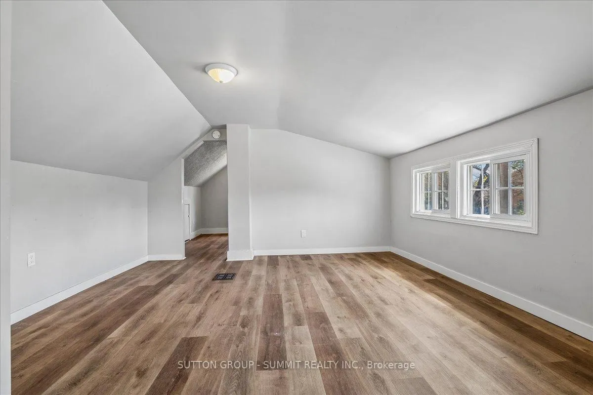 Photo 11 of 155 1/2 Lake Street, St. Catharines, Downtown — HOMEH