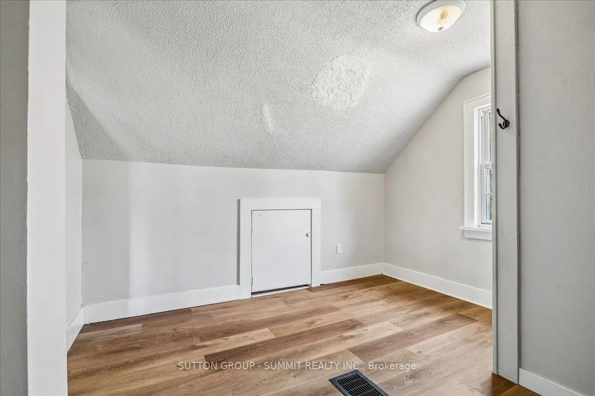 Photo 14 of 155 1/2 Lake Street, St. Catharines, Downtown — HOMEH