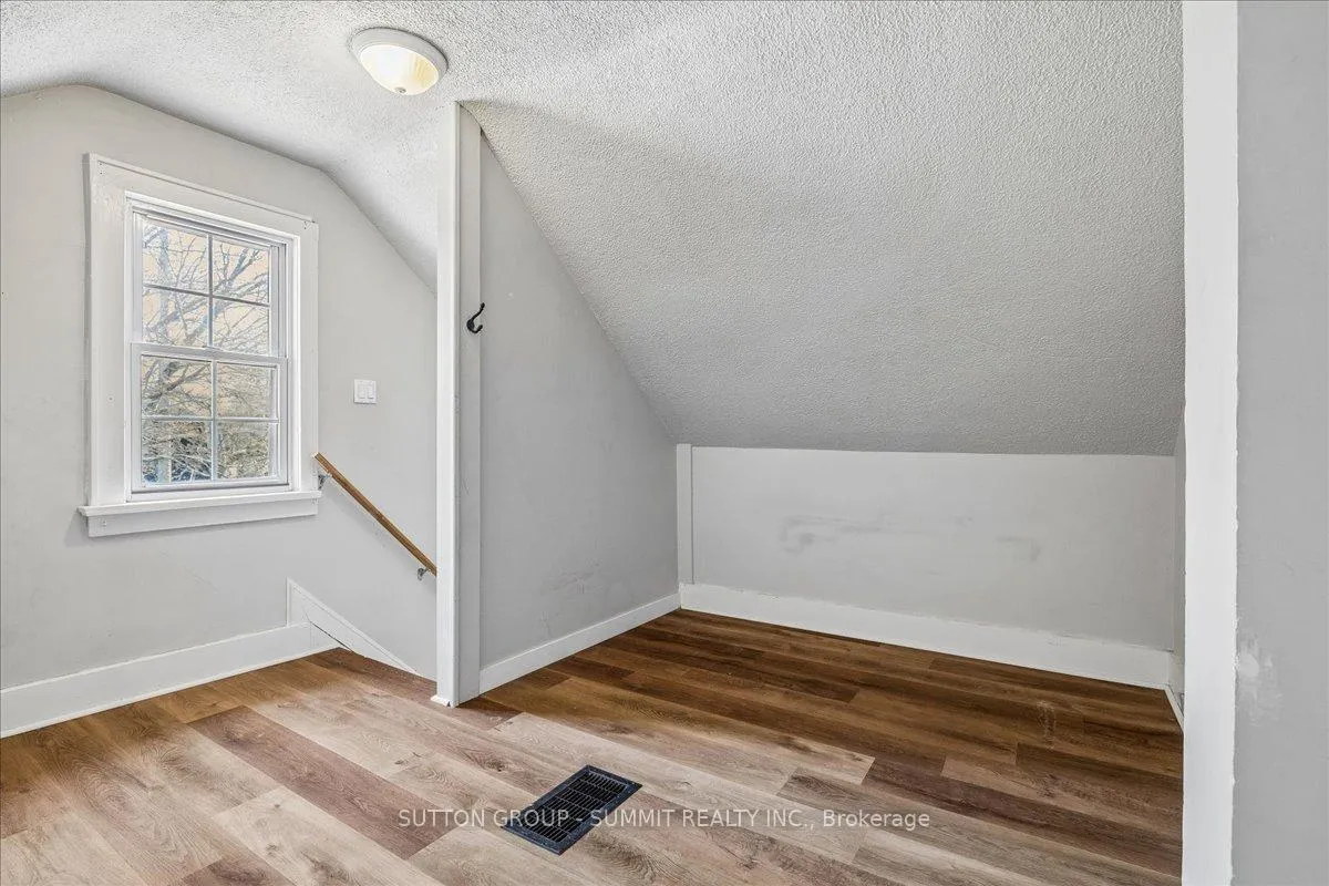 Photo 15 of 155 1/2 Lake Street, St. Catharines, Downtown — HOMEH