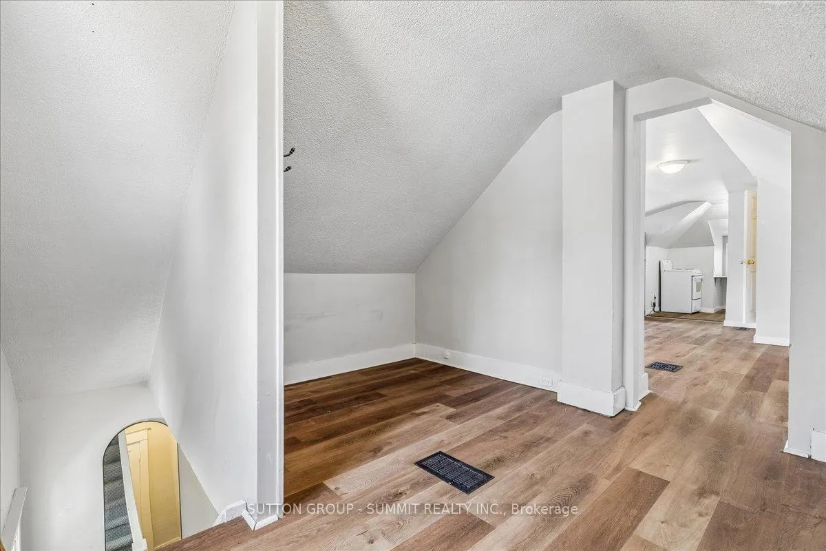 Photo 16 of 155 1/2 Lake Street, St. Catharines, Downtown — HOMEH
