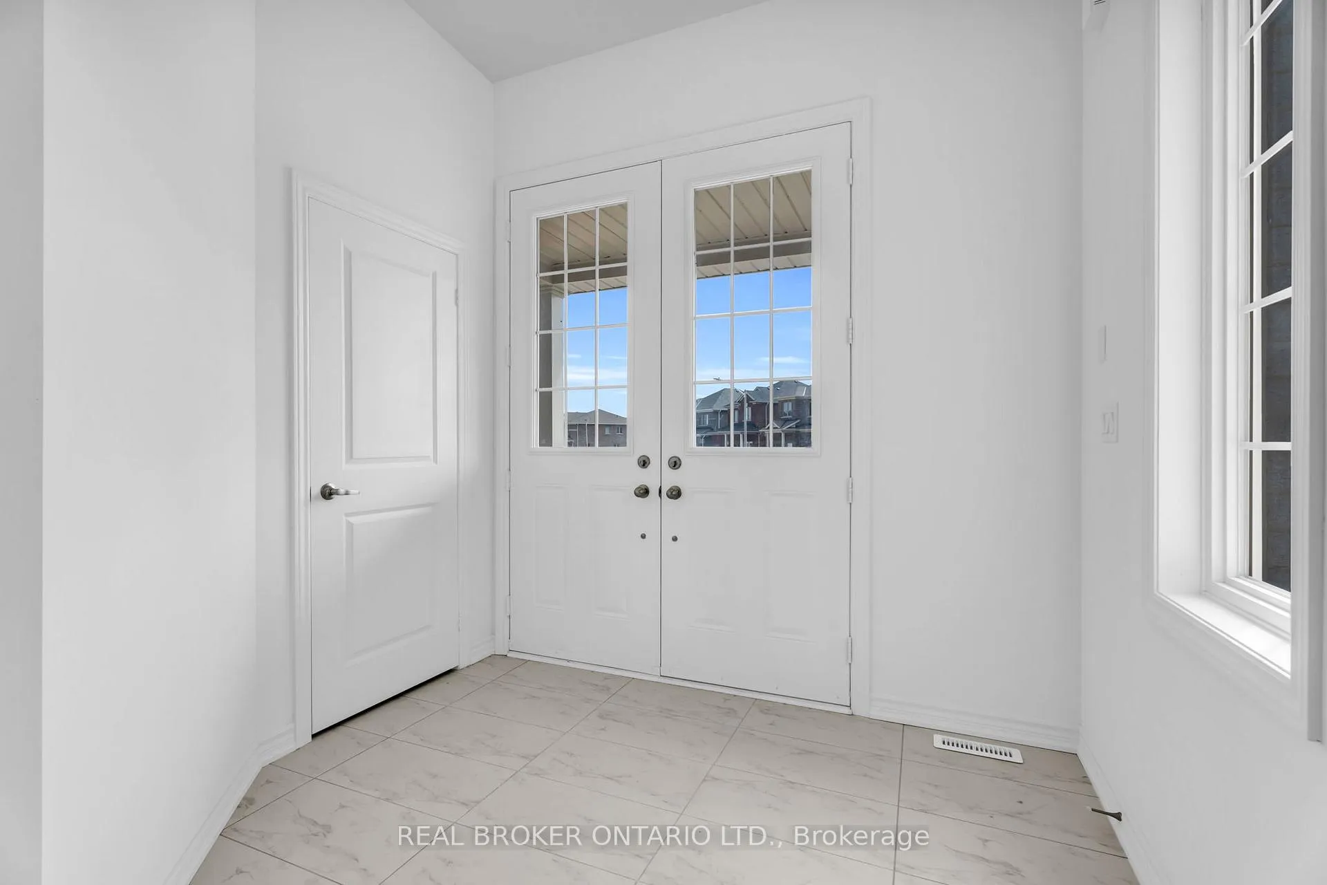 Photo 9 of 430 VanDusen Avenue, Southgate — HOMEH