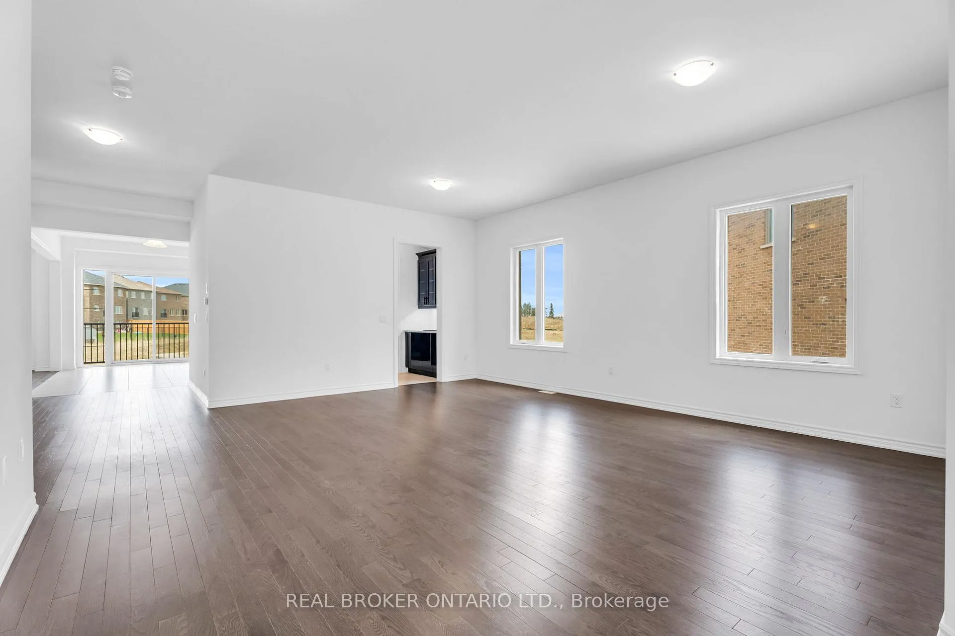 Photo 11 of 430 VanDusen Avenue, Southgate — HOMEH