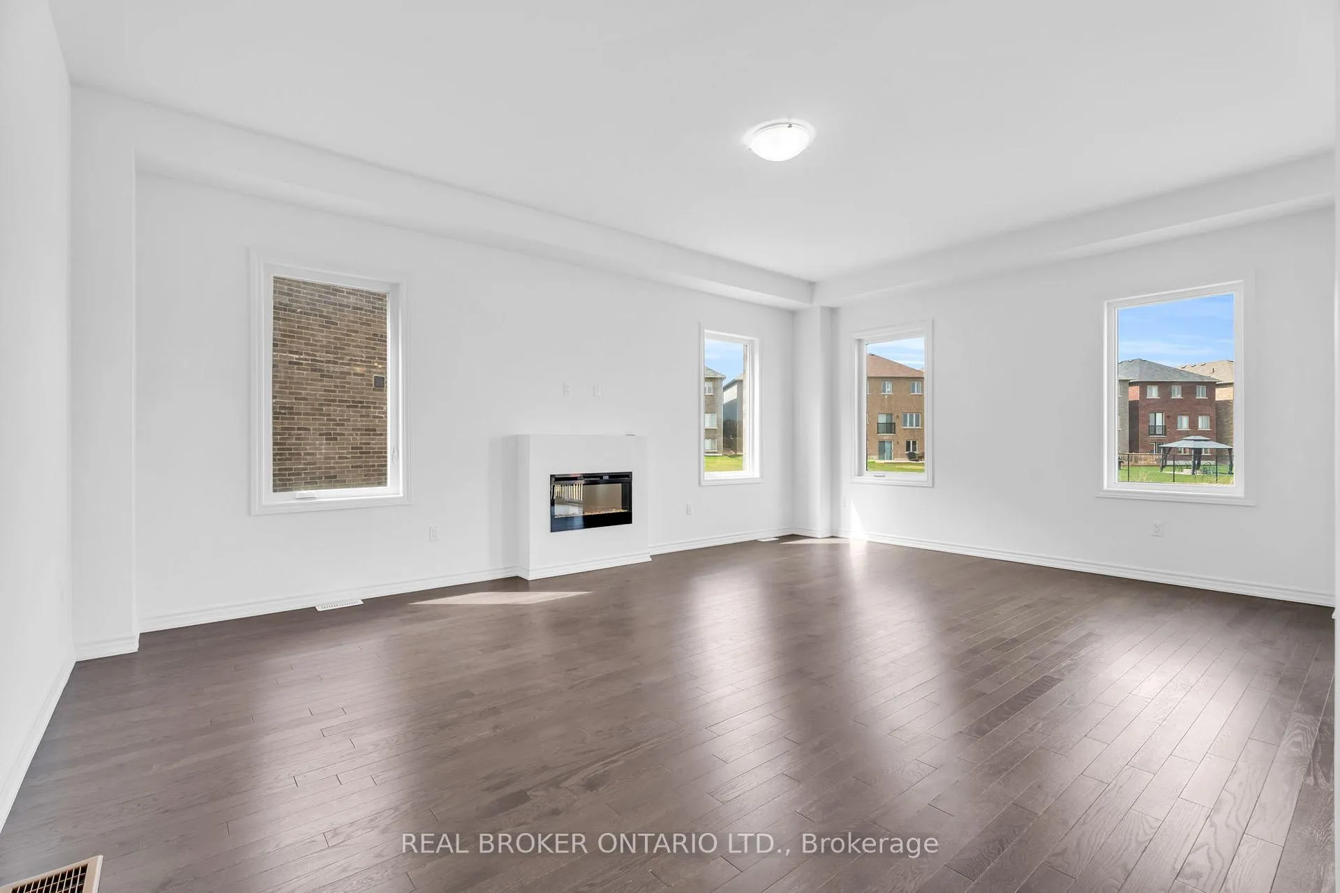 Photo 16 of 430 VanDusen Avenue, Southgate — HOMEH