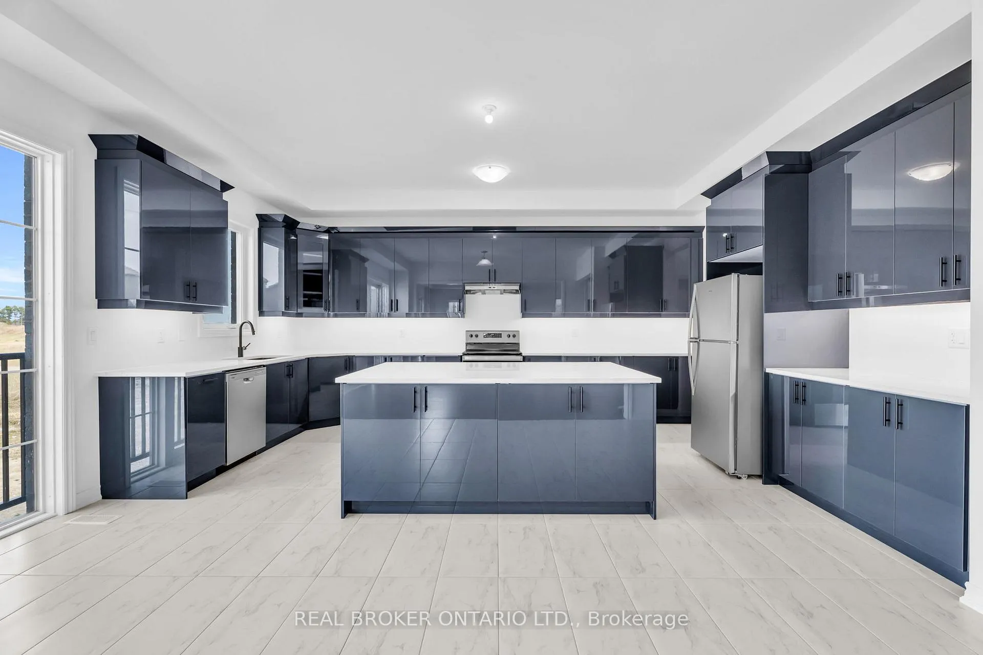 Photo 22 of 430 VanDusen Avenue, Southgate — HOMEH