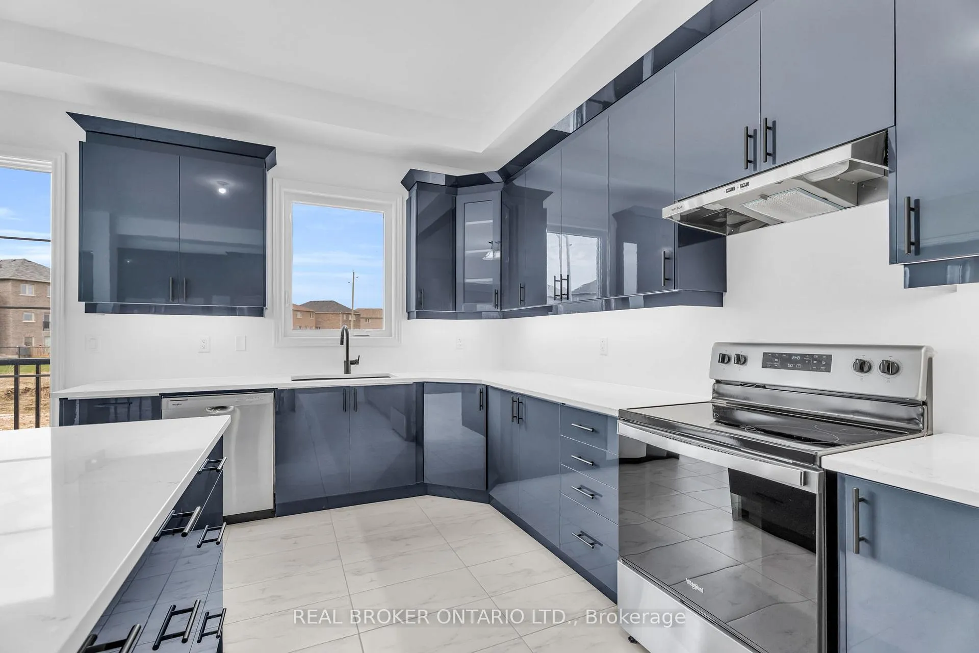 Photo 28 of 430 VanDusen Avenue, Southgate — HOMEH