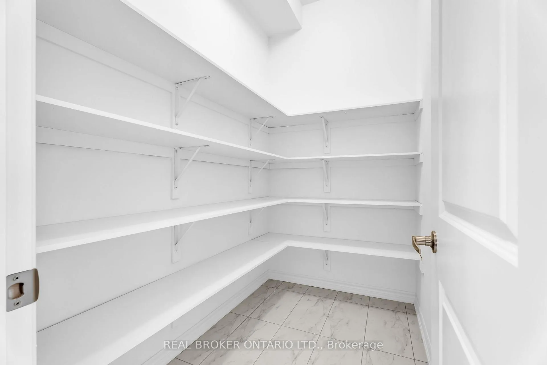 Photo 31 of 430 VanDusen Avenue, Southgate — HOMEH
