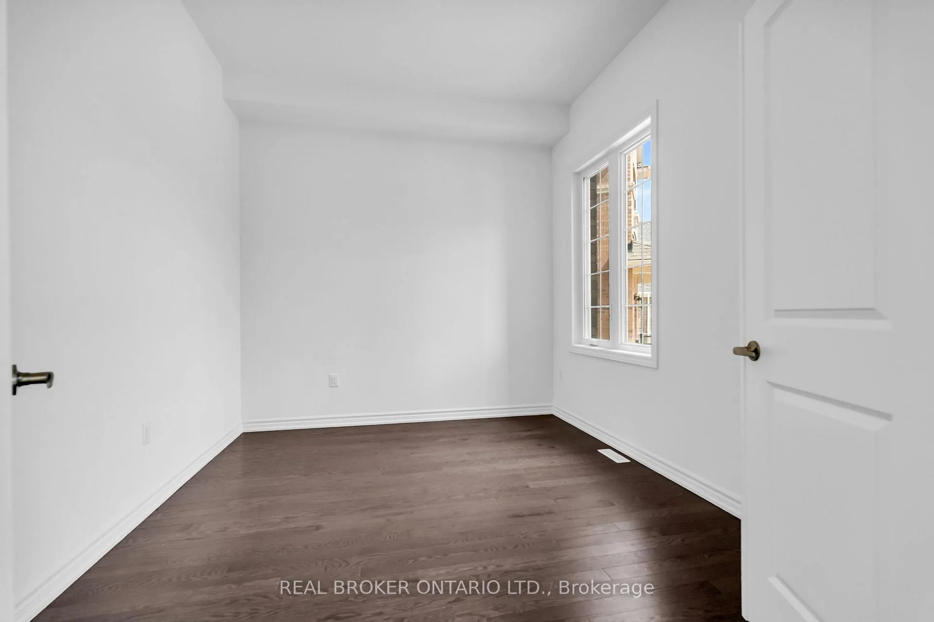 Photo 32 of 430 VanDusen Avenue, Southgate — HOMEH