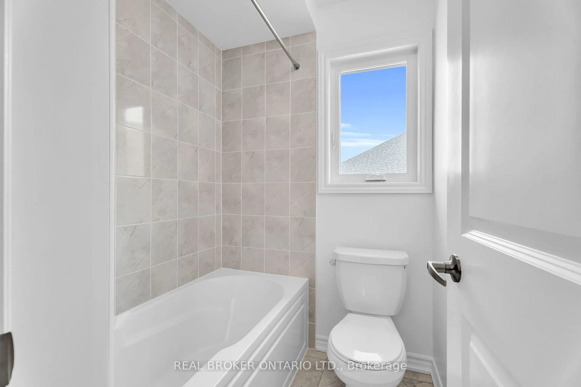 Photo 44 of 430 VanDusen Avenue, Southgate — HOMEH