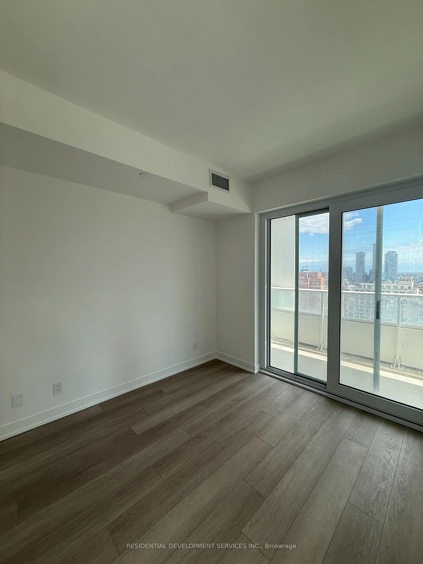 Photo 4 of Unit 1510, 88 Queen Street, Toronto, Church-Yonge Corridor — HOMEH
