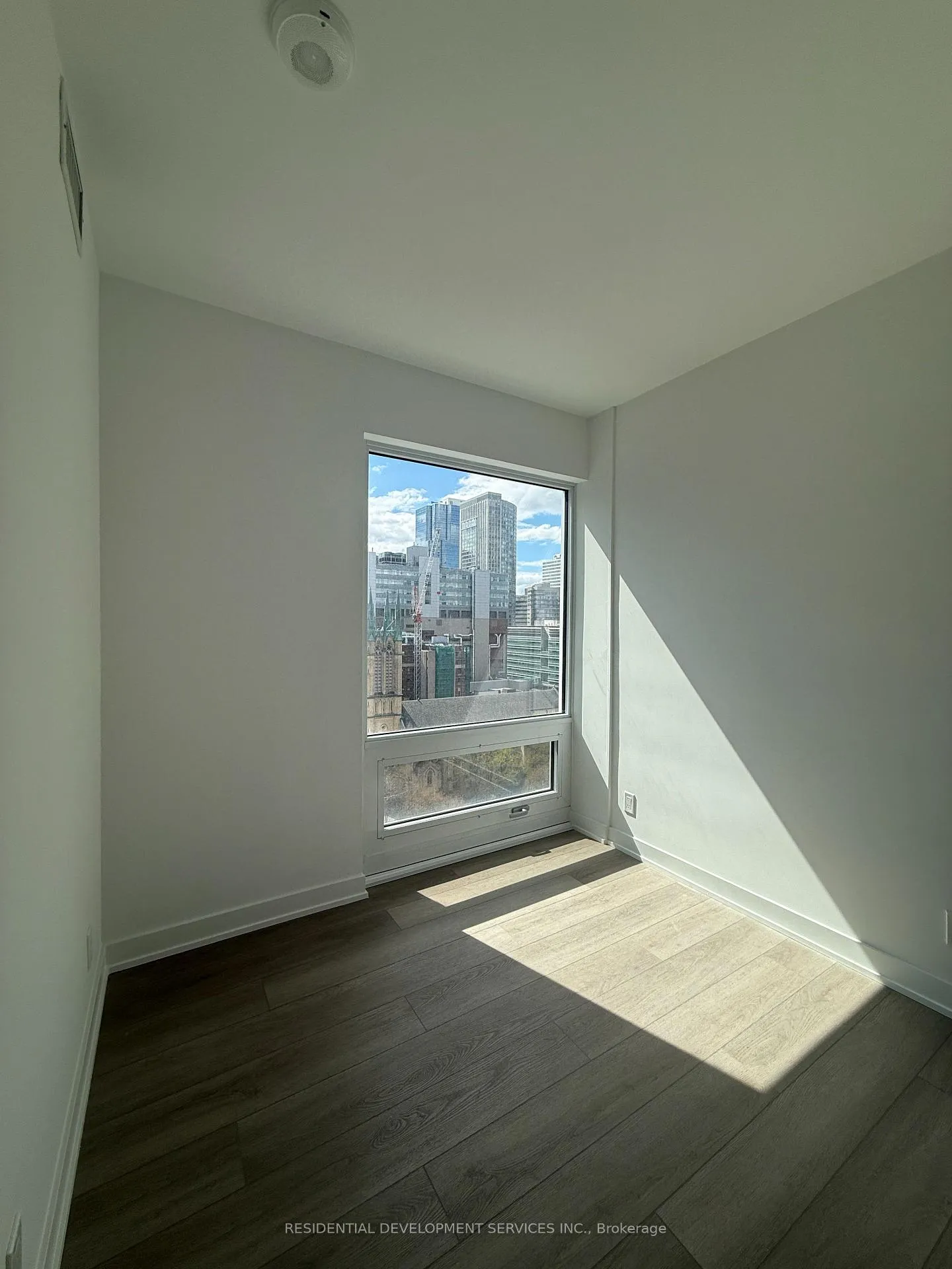 Photo 5 of Unit 1510, 88 Queen Street, Toronto, Church-Yonge Corridor — HOMEH