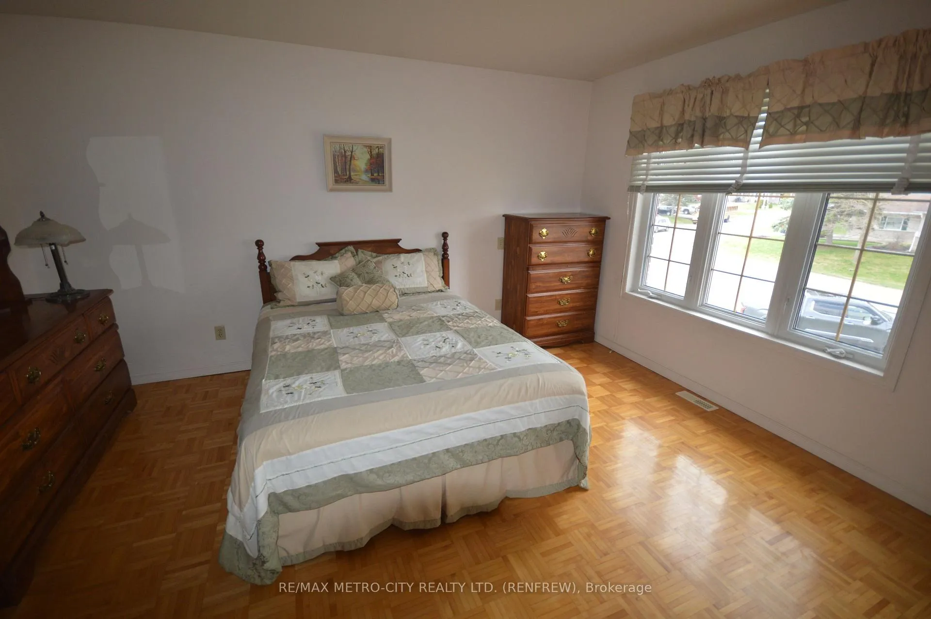 Photo 8 of 225 Vanier Crescent, Renfrew — HOMEH