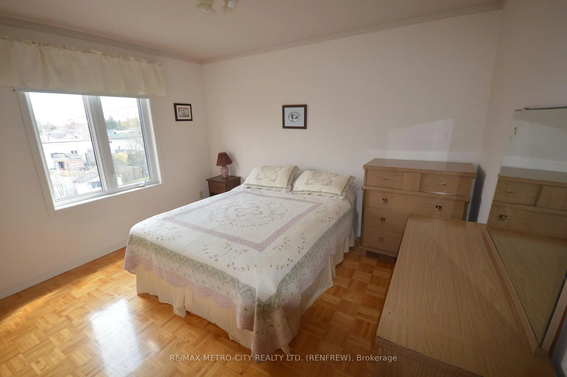 Photo 9 of 225 Vanier Crescent, Renfrew — HOMEH