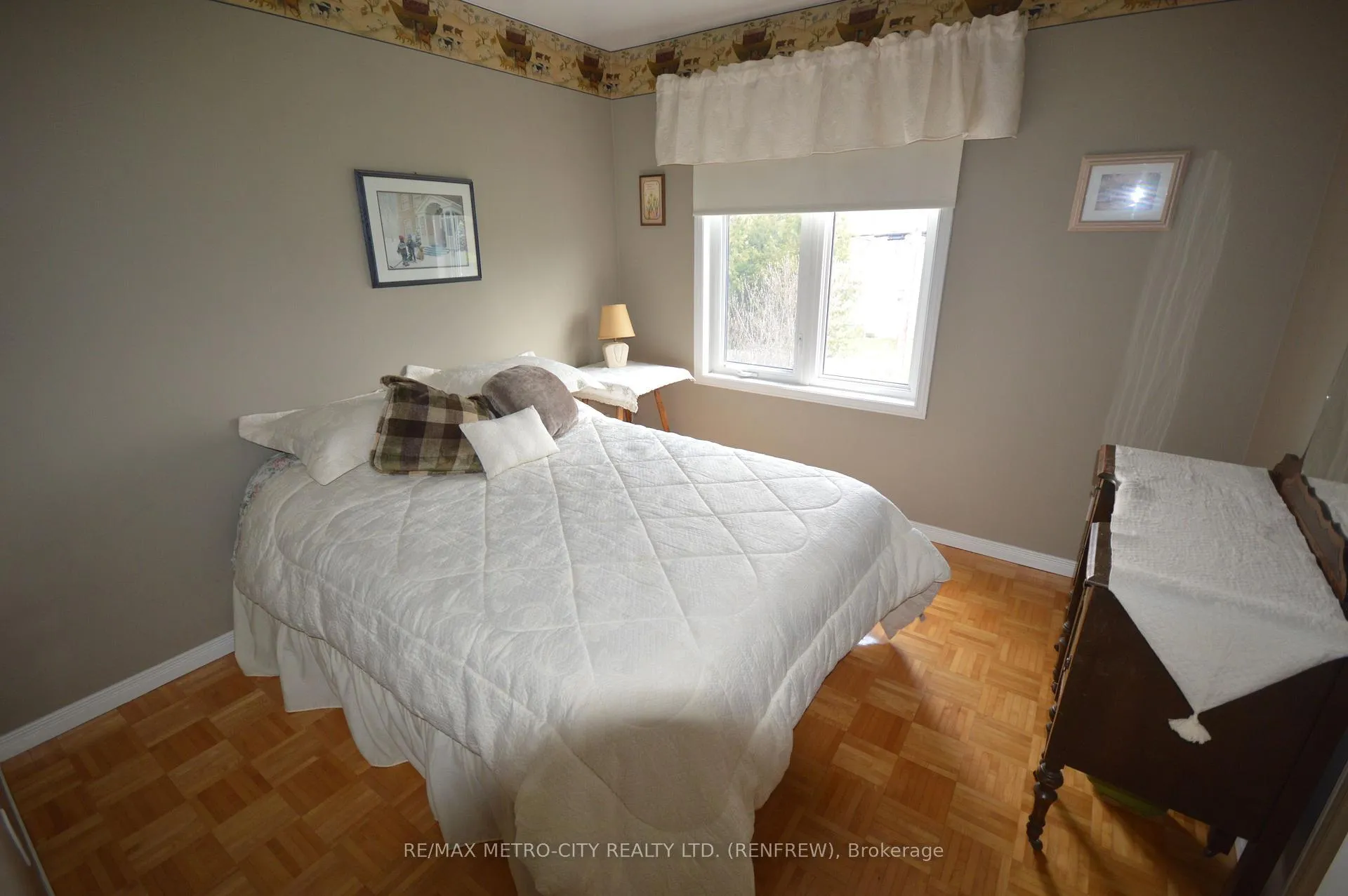 Photo 10 of 225 Vanier Crescent, Renfrew — HOMEH