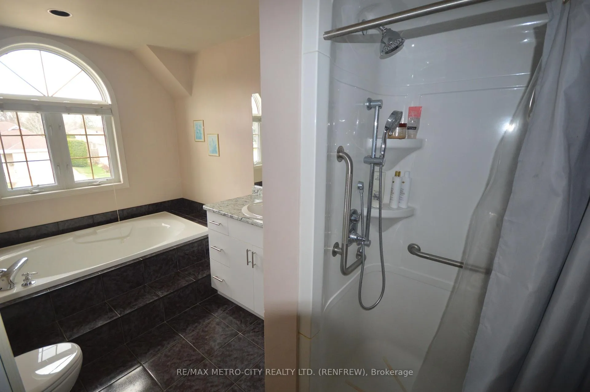 Photo 12 of 225 Vanier Crescent, Renfrew — HOMEH