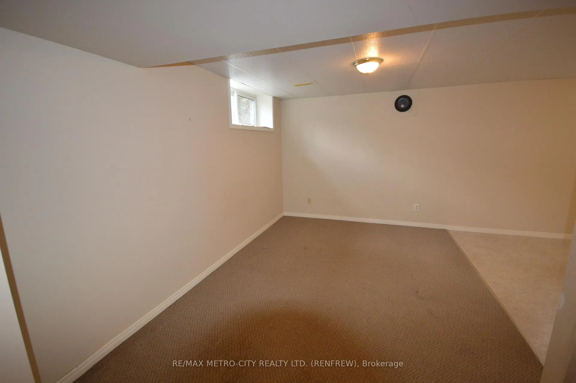 Photo 13 of 225 Vanier Crescent, Renfrew — HOMEH