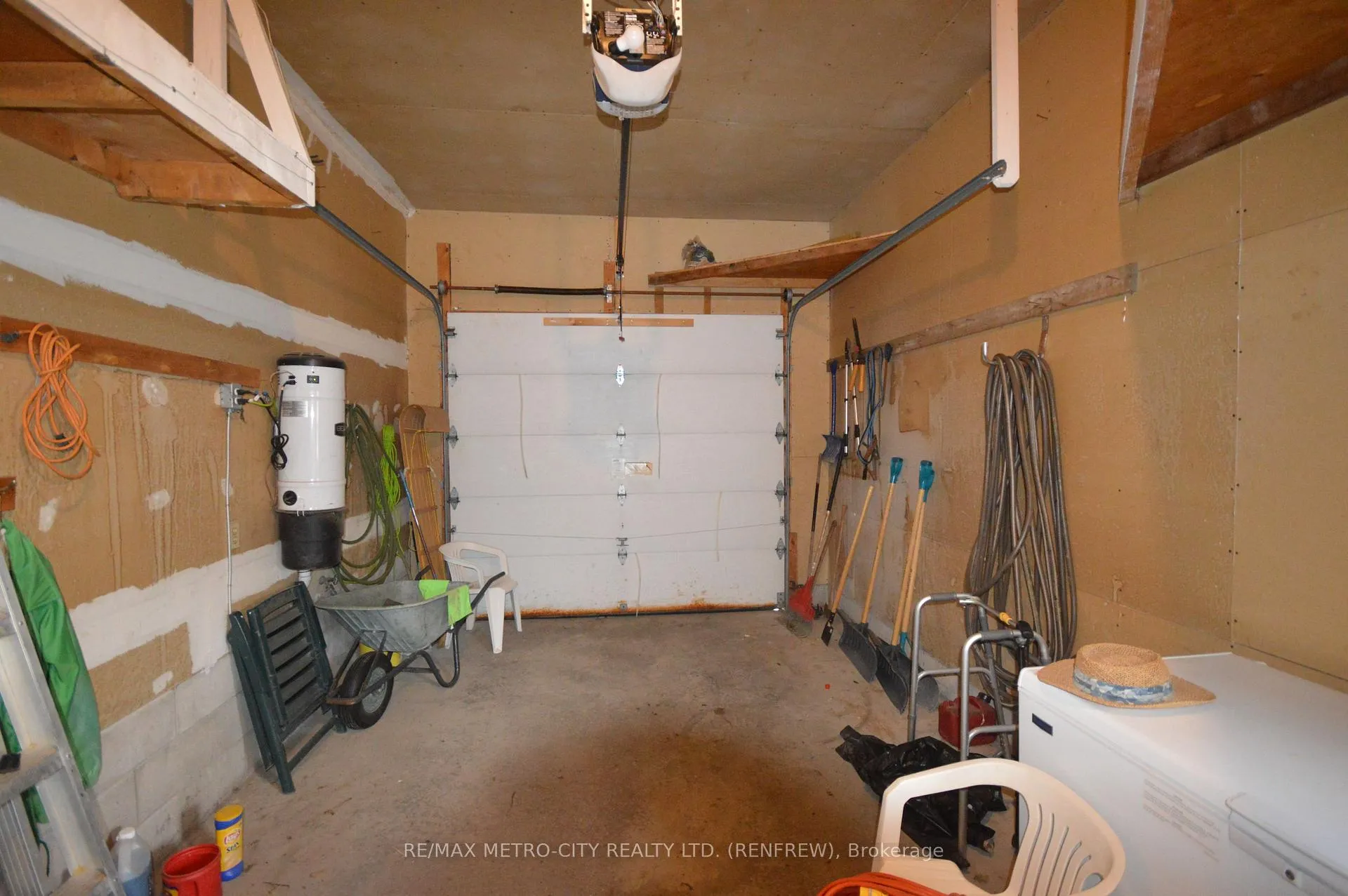 Photo 18 of 225 Vanier Crescent, Renfrew — HOMEH