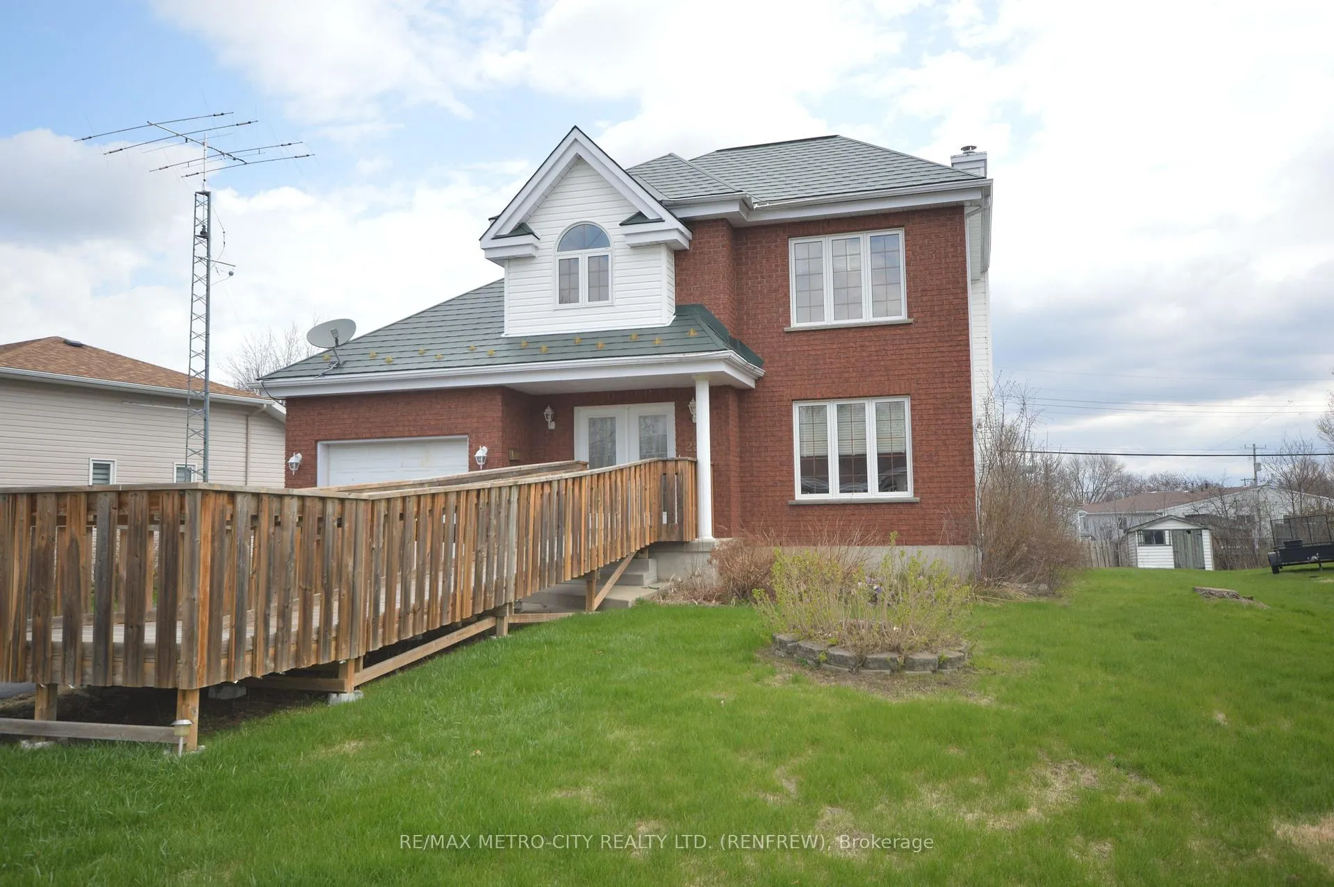 Photo 19 of 225 Vanier Crescent, Renfrew — HOMEH