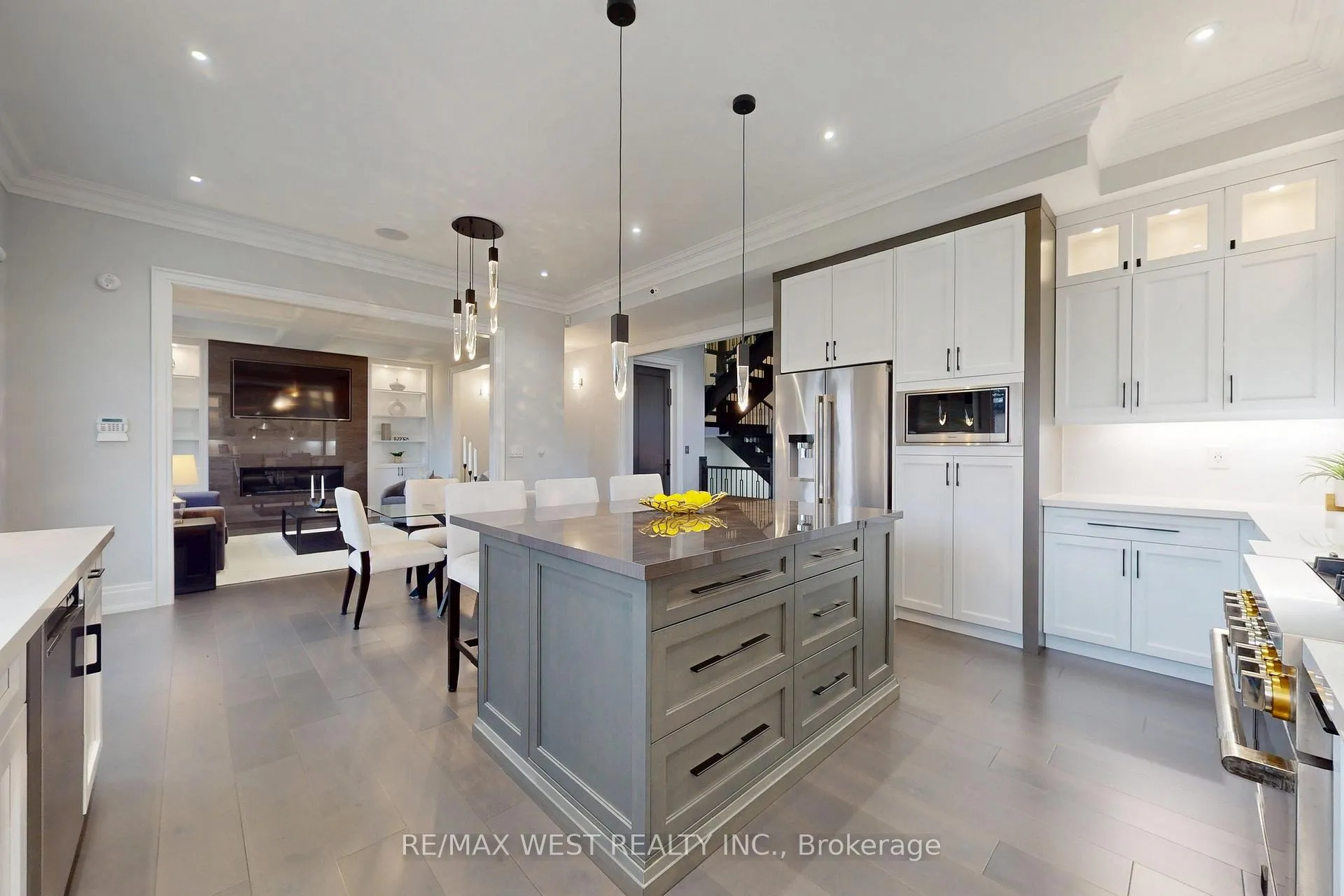 Photo 7 of 222 Connaught Avenue, North York, Newtonbrook West — HOMEH