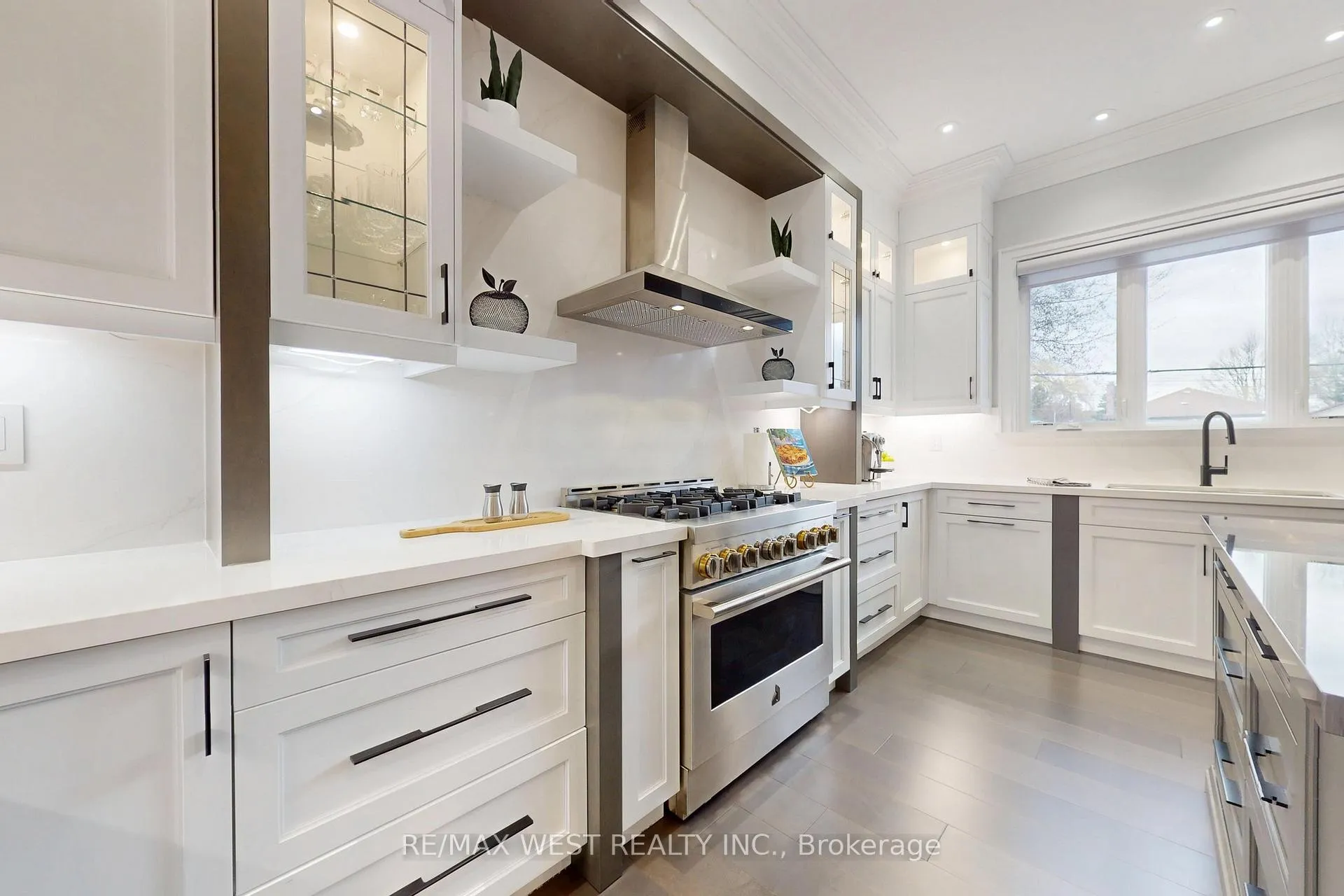 Photo 9 of 222 Connaught Avenue, North York, Newtonbrook West — HOMEH