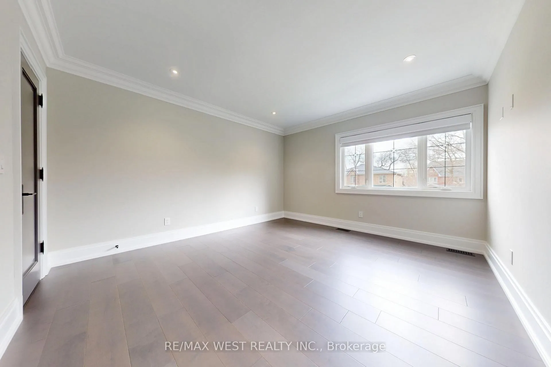 Photo 29 of 222 Connaught Avenue, North York, Newtonbrook West — HOMEH