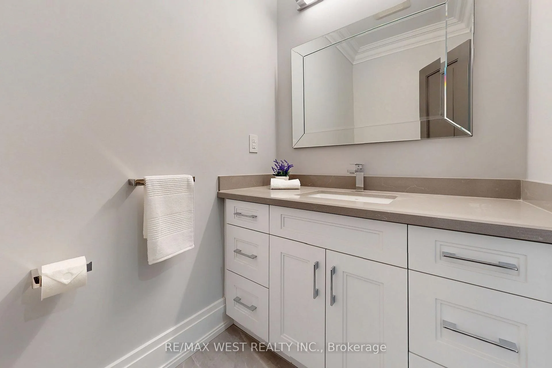 Photo 31 of 222 Connaught Avenue, North York, Newtonbrook West — HOMEH