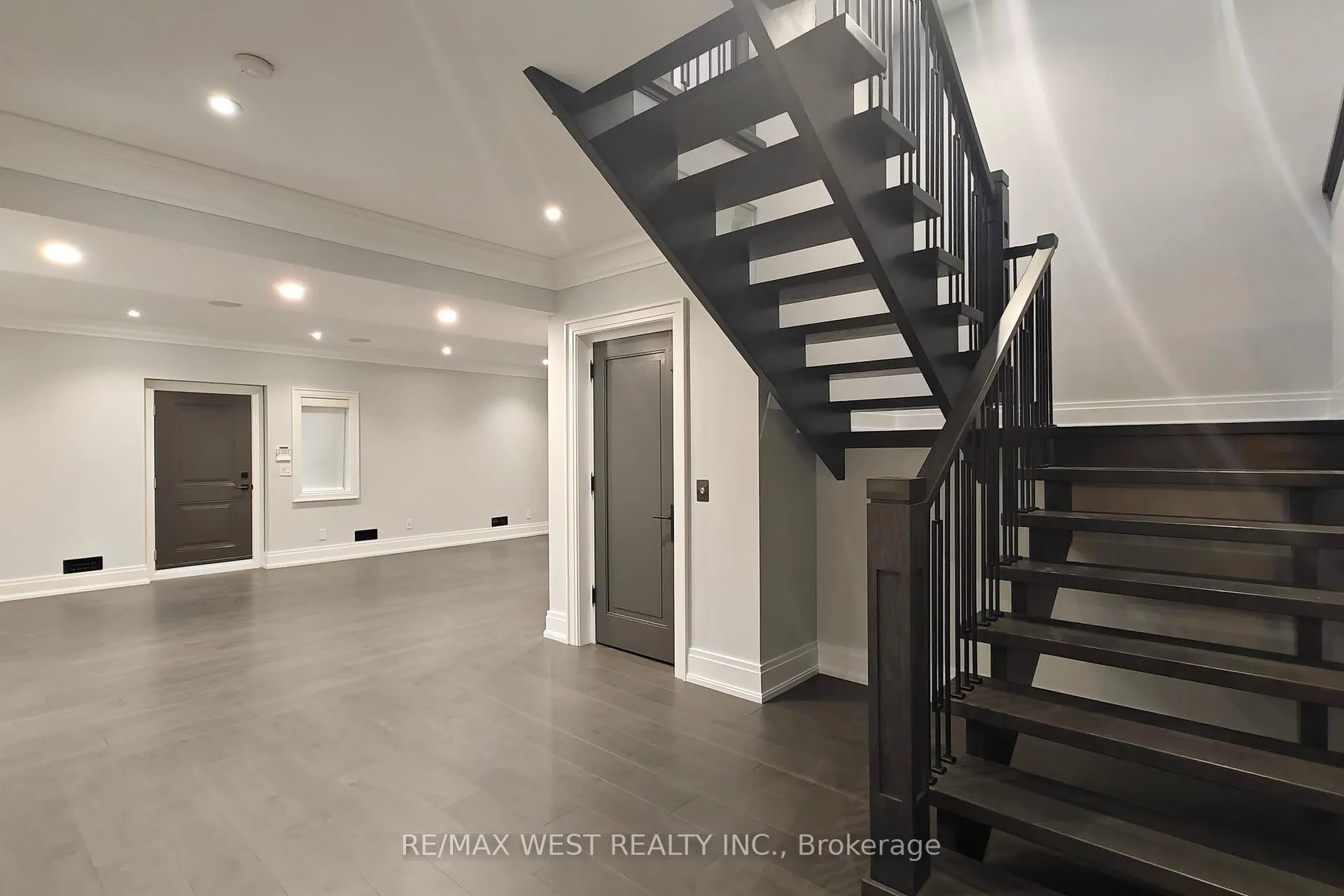Photo 32 of 222 Connaught Avenue, North York, Newtonbrook West — HOMEH