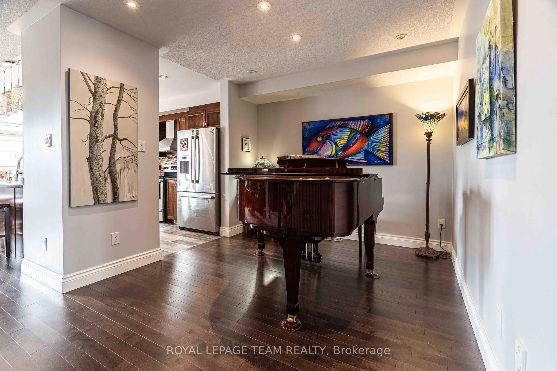 Photo 2 of 640 Pepperville Crescent, Ottawa, Kanata - Emerald Meadows/Trailwest — HOMEH